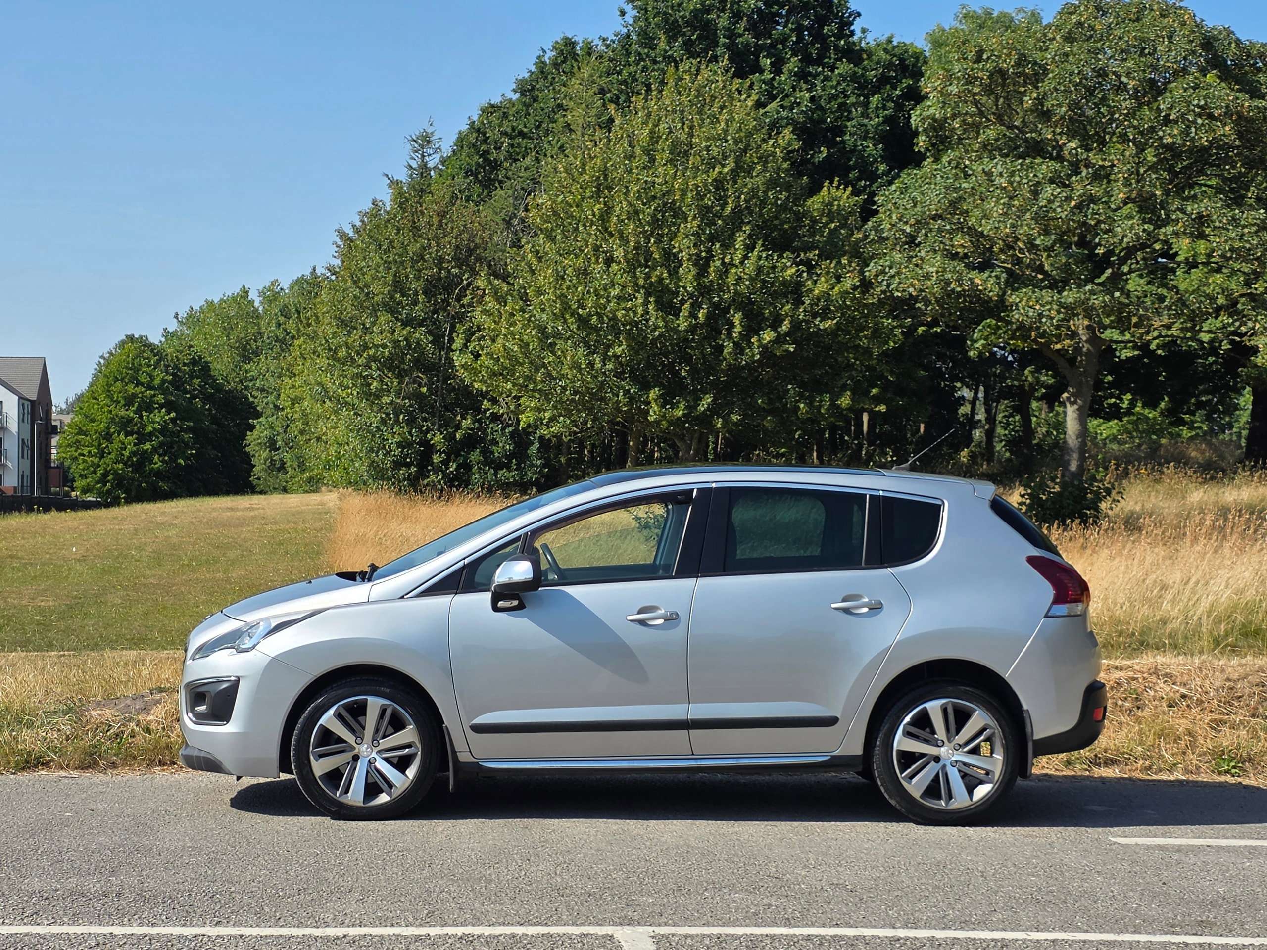 A 2014 PEUGEOT 3008 2.0 HDi Allure SUV 5dr Diesel Auto Euro 5 (163 ps) A 2014 PEUGEOT 3008 2.0 HDi Allure SUV 5dr Diesel Auto Euro 5 (163 ps)
