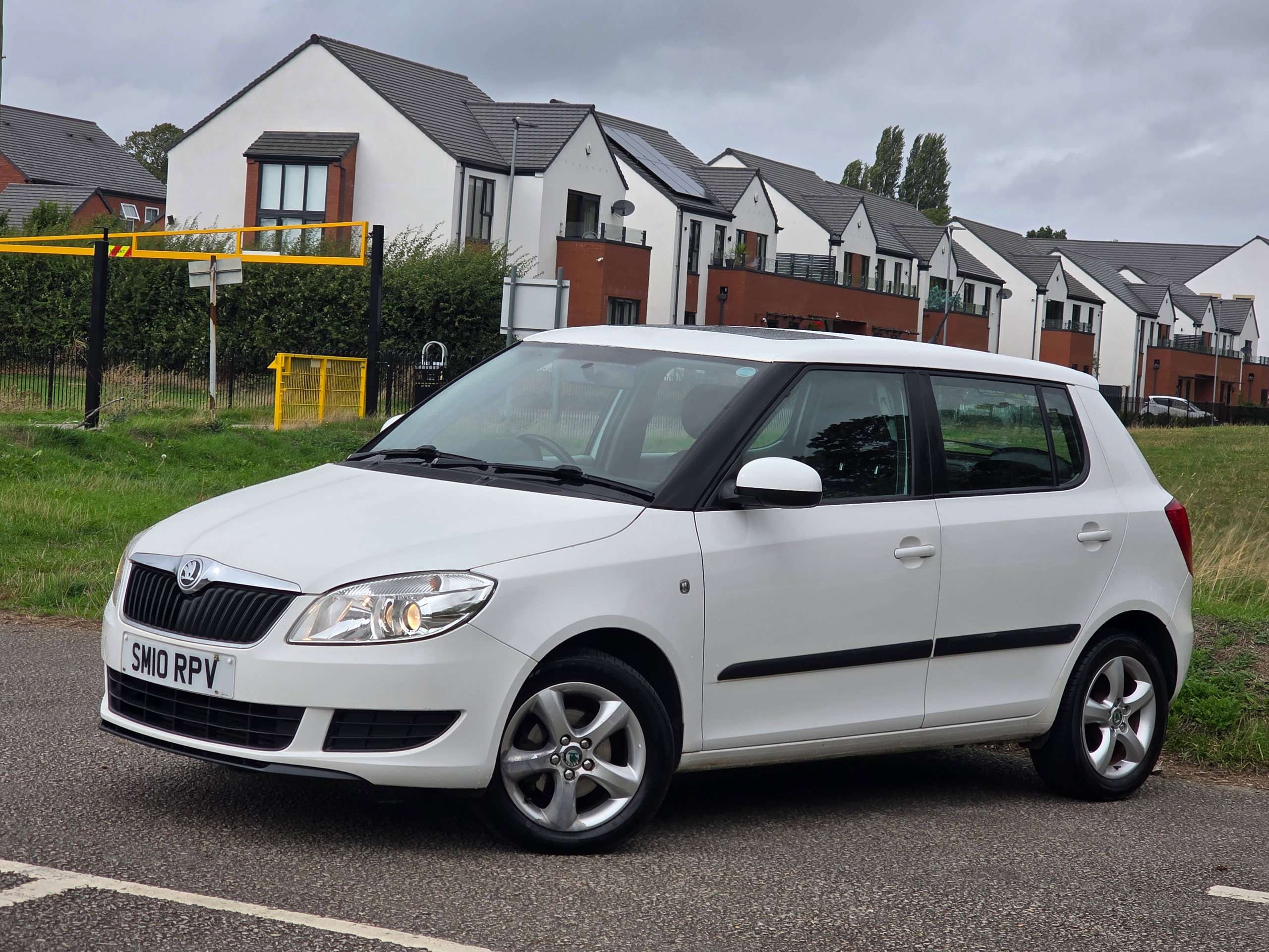 A 2010 SKODA FABIA 1.6 TDI SE Hatchback 5dr Diesel Manual Euro 5 (75 ps) A 2010 SKODA FABIA 1.6 TDI SE Hatchback 5dr Diesel Manual Euro 5 (75 ps)
