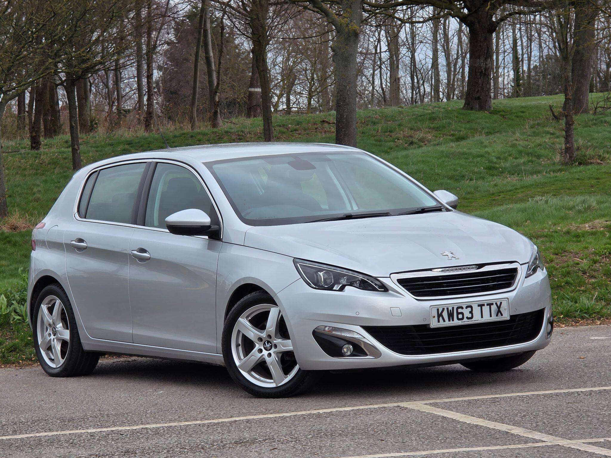 A 2014 PEUGEOT 308 1.6 e-HDi Allure Euro 5 (s/s) 5dr A 2014 PEUGEOT 308 1.6 e-HDi Allure Euro 5 (s/s) 5dr