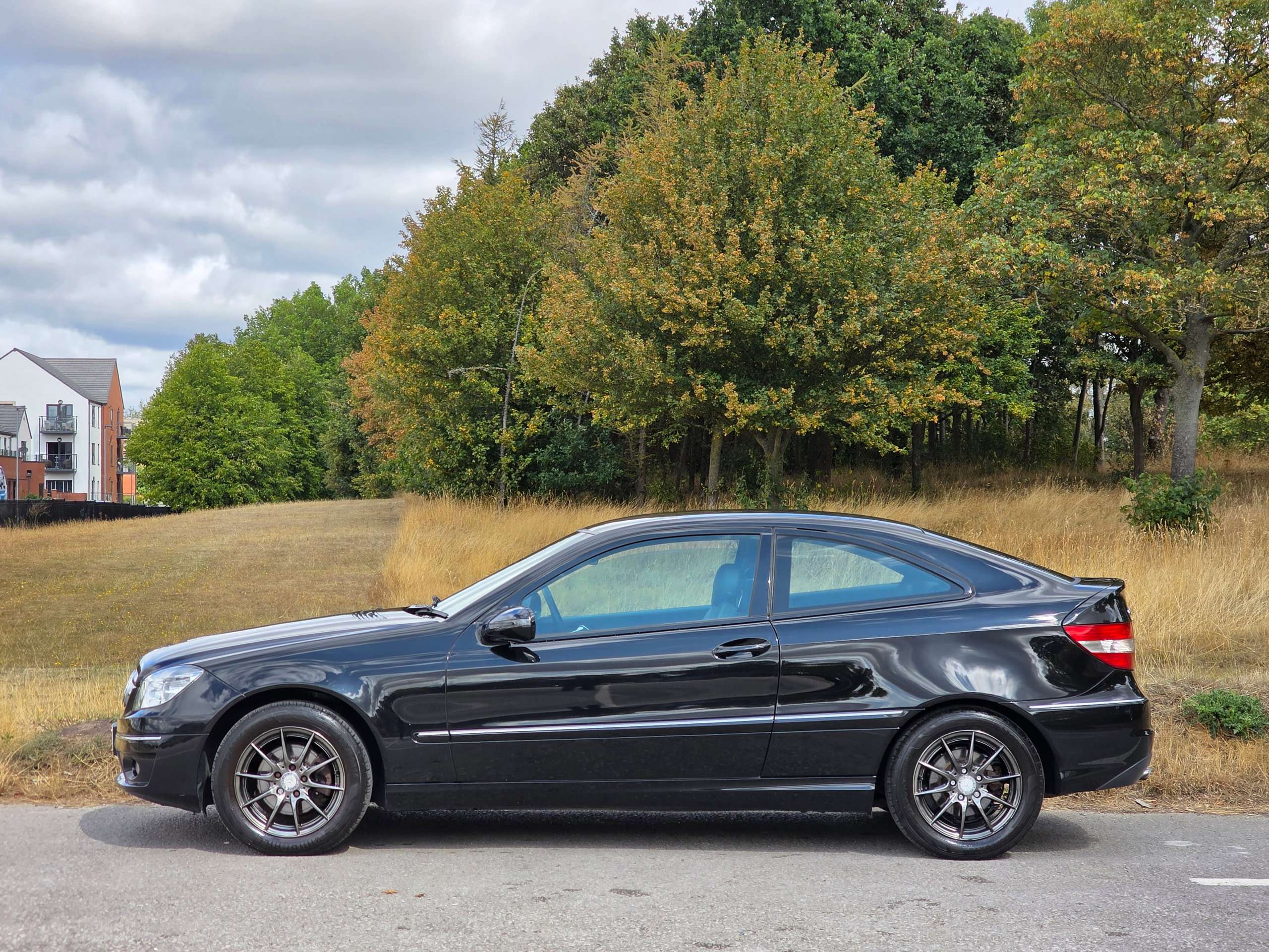 A 2010 MERCEDES-BENZ CLC CLASS 2.1 CLC200 CDI SE Coupe 3dr Diesel Manual Euro 4 (122 ps) A 2010 MERCEDES-BENZ CLC CLASS 2.1 CLC200 CDI SE Coupe 3dr Diesel Manual Euro 4 (122 ps)