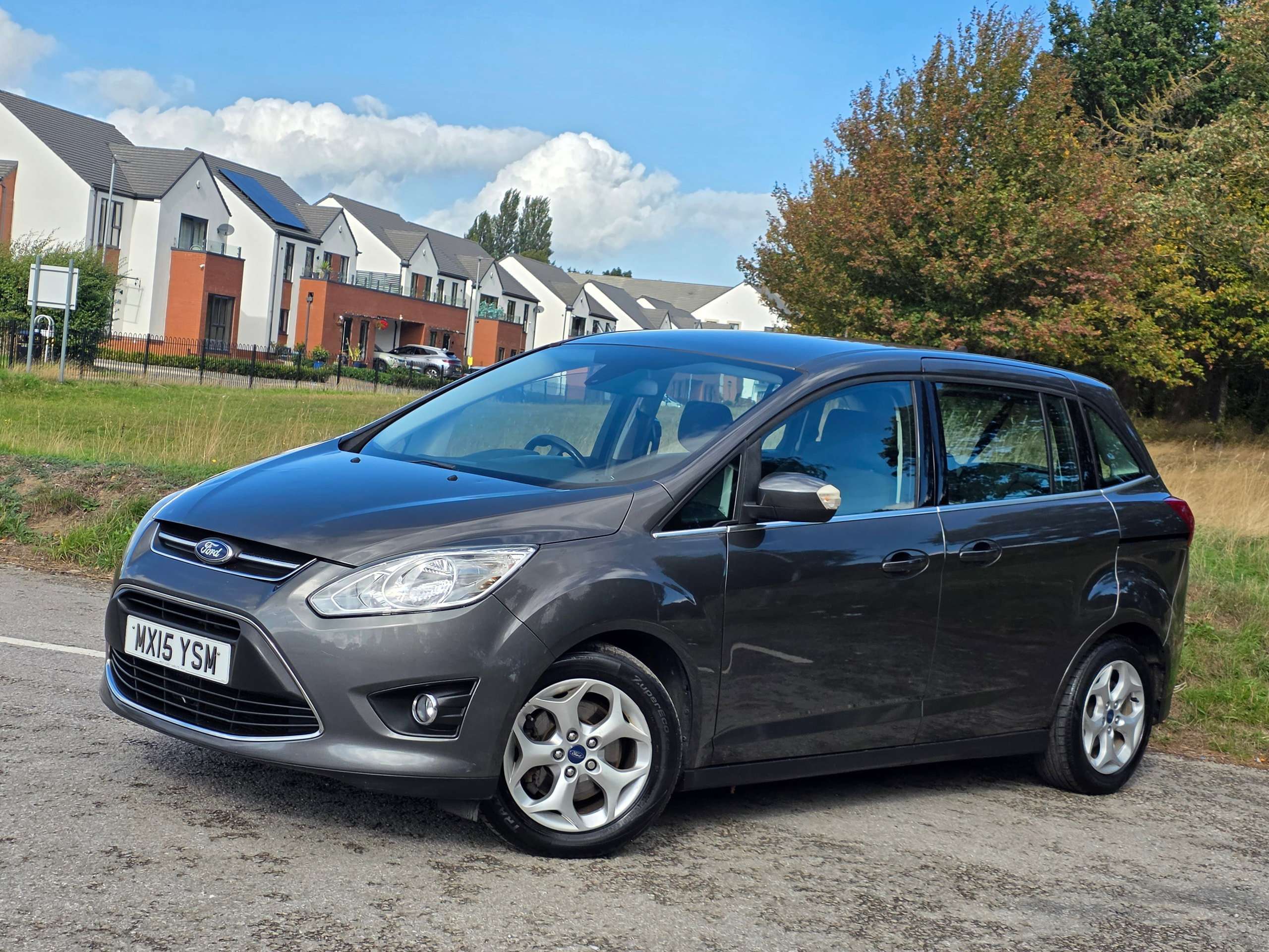 A 2015 FORD GRAND C-MAX 1.6 TDCi Zetec MPV 5dr Diesel Manual Euro 5 (115 ps) A 2015 FORD GRAND C-MAX 1.6 TDCi Zetec MPV 5dr Diesel Manual Euro 5 (115 ps)