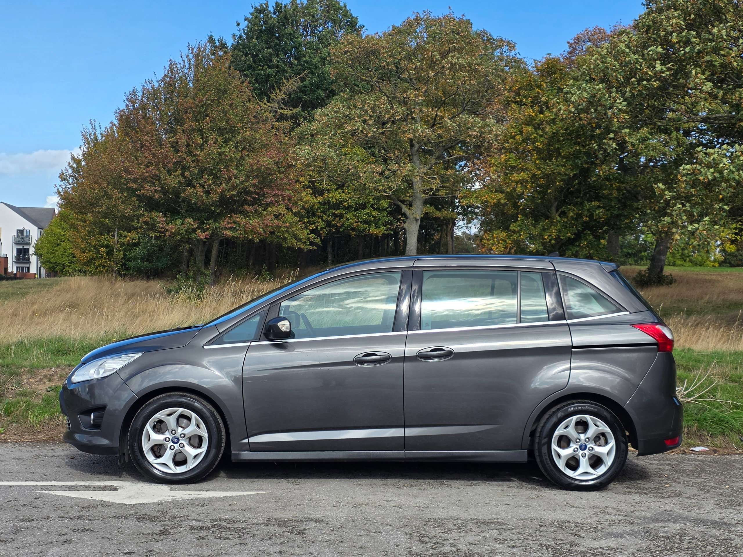 A 2015 FORD GRAND C-MAX 1.6 TDCi Zetec MPV 5dr Diesel Manual Euro 5 (115 ps) A 2015 FORD GRAND C-MAX 1.6 TDCi Zetec MPV 5dr Diesel Manual Euro 5 (115 ps)