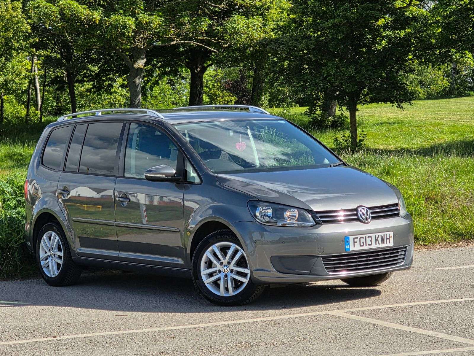 A 2013 VOLKSWAGEN TOURAN 2.0 TDI SE MPV 5dr Diesel Manual Euro 5 (140 ps) A 2013 VOLKSWAGEN TOURAN 2.0 TDI SE MPV 5dr Diesel Manual Euro 5 (140 ps)