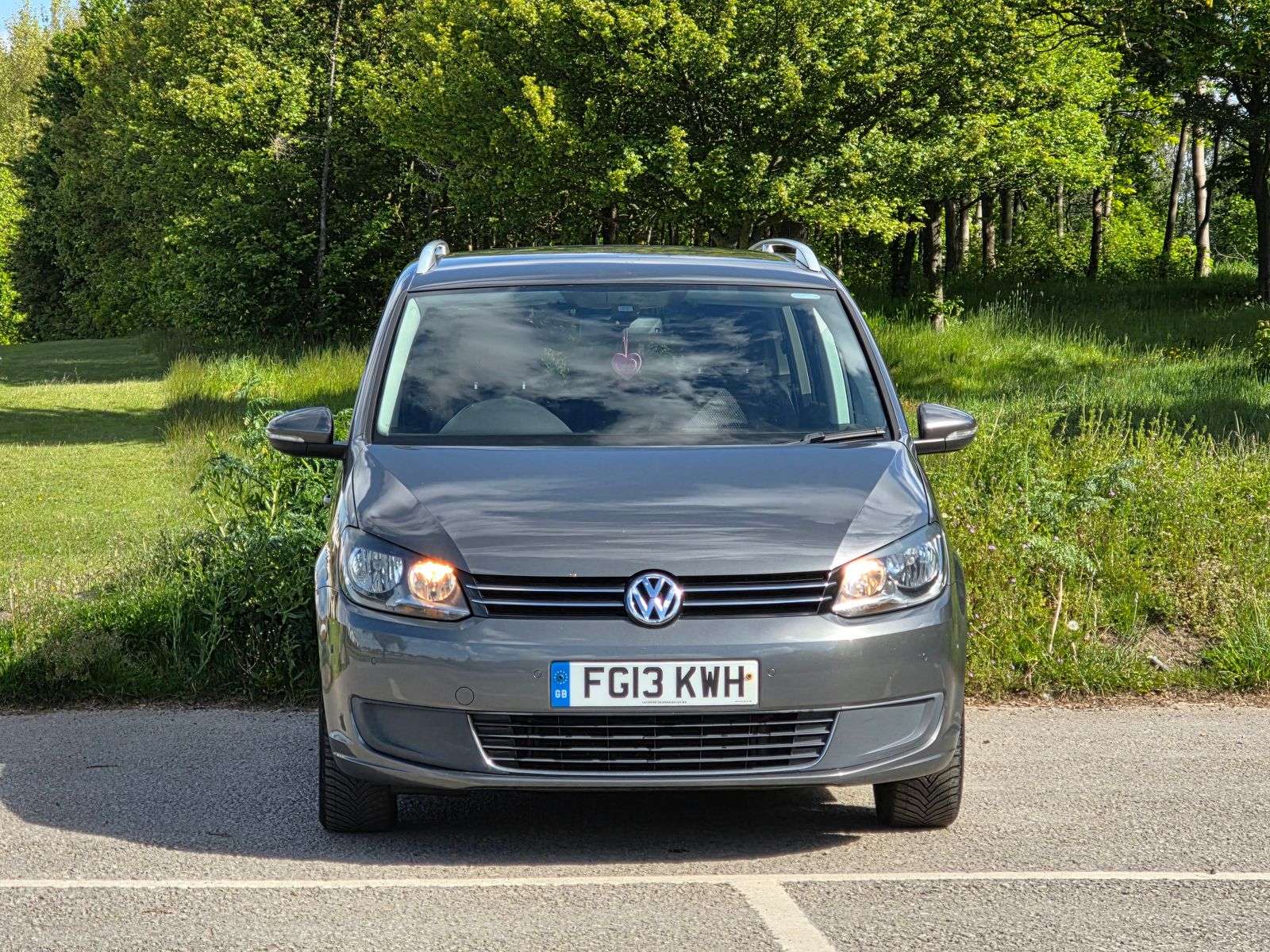 A 2013 VOLKSWAGEN TOURAN 2.0 TDI SE MPV 5dr Diesel Manual Euro 5 (140 ps) A 2013 VOLKSWAGEN TOURAN 2.0 TDI SE MPV 5dr Diesel Manual Euro 5 (140 ps)