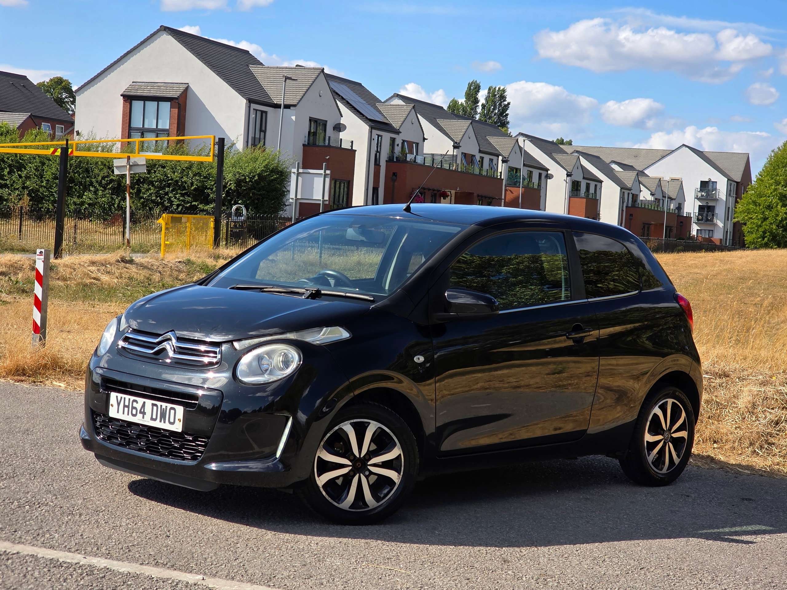 A 2014 CITROEN C1 1.0 VTi Flair Hatchback 3dr Petrol Manual Euro 5 (68 ps) A 2014 CITROEN C1 1.0 VTi Flair Hatchback 3dr Petrol Manual Euro 5 (68 ps)