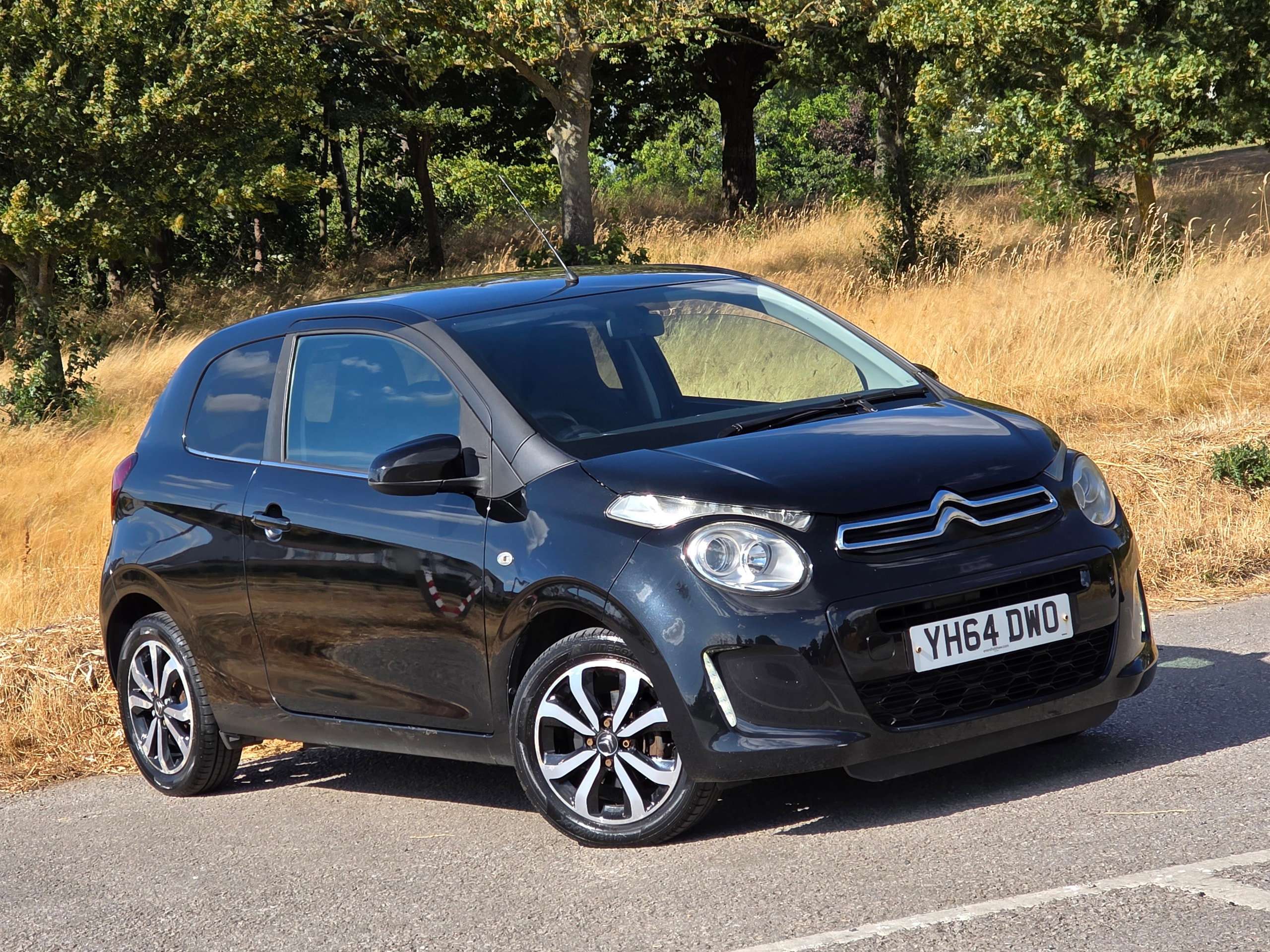 A 2014 CITROEN C1 1.0 VTi Flair Hatchback 3dr Petrol Manual Euro 5 (68 ps) A 2014 CITROEN C1 1.0 VTi Flair Hatchback 3dr Petrol Manual Euro 5 (68 ps)