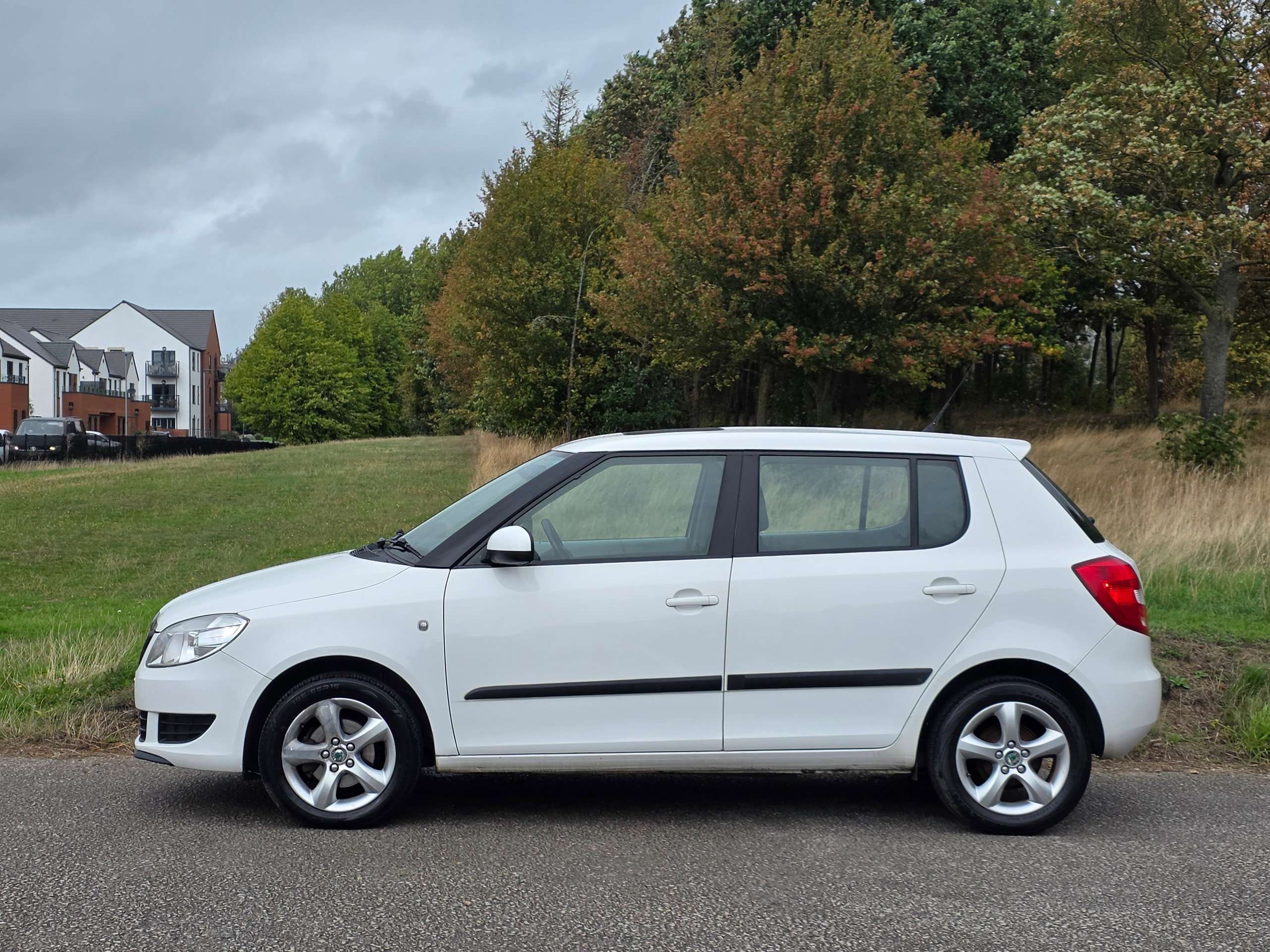 A 2010 SKODA FABIA 1.6 TDI SE Hatchback 5dr Diesel Manual Euro 5 (75 ps) A 2010 SKODA FABIA 1.6 TDI SE Hatchback 5dr Diesel Manual Euro 5 (75 ps)