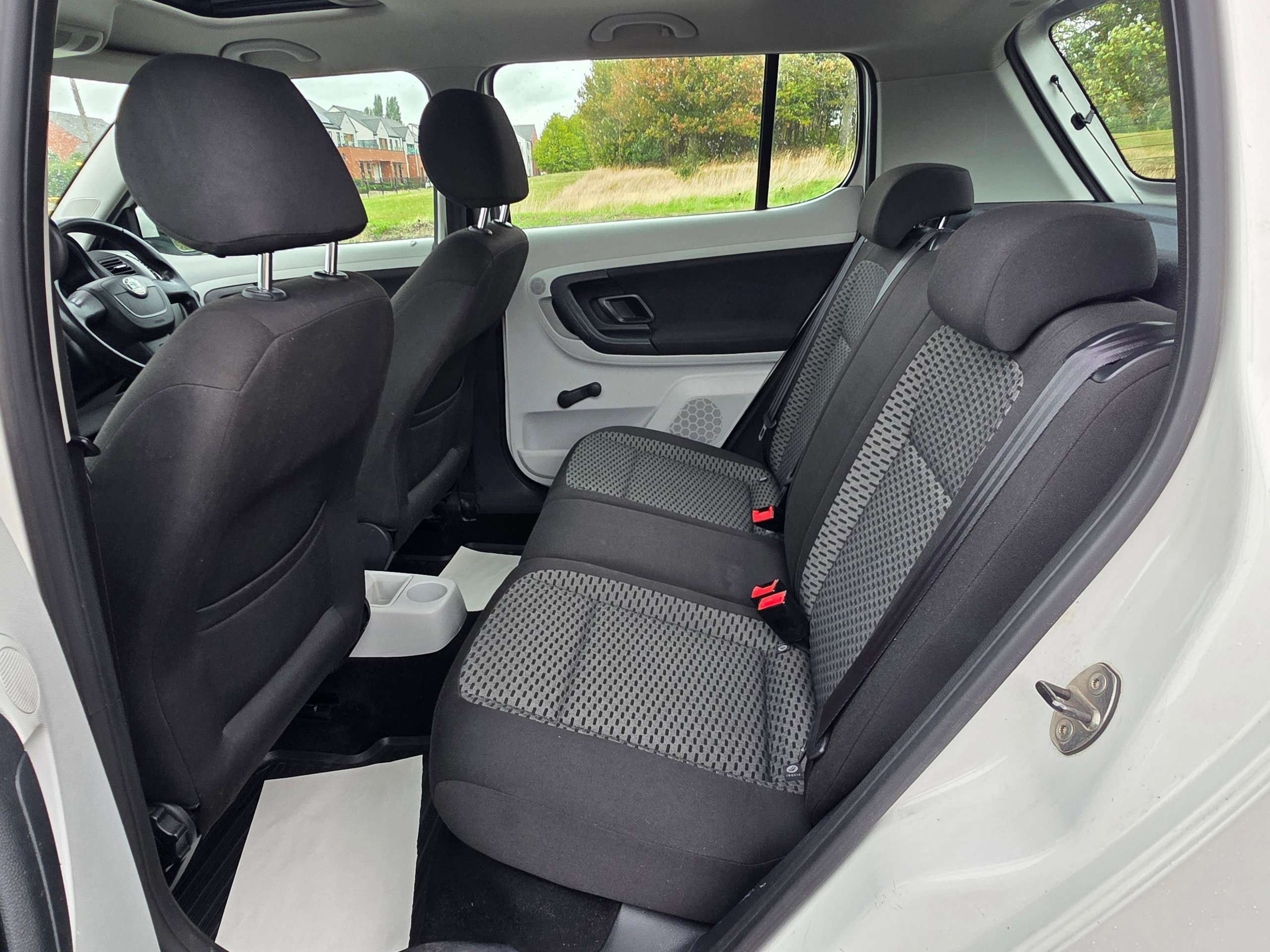 2010 SKODA FABIA 2010 SKODA FABIA