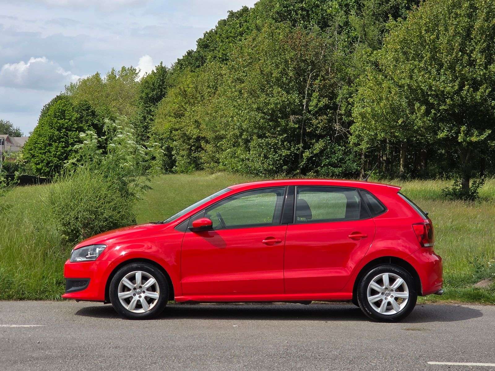 A 2011 VOLKSWAGEN POLO 1.4 SE Hatchback 5dr Petrol Manual Euro 5 (85 ps) A 2011 VOLKSWAGEN POLO 1.4 SE Hatchback 5dr Petrol Manual Euro 5 (85 ps)