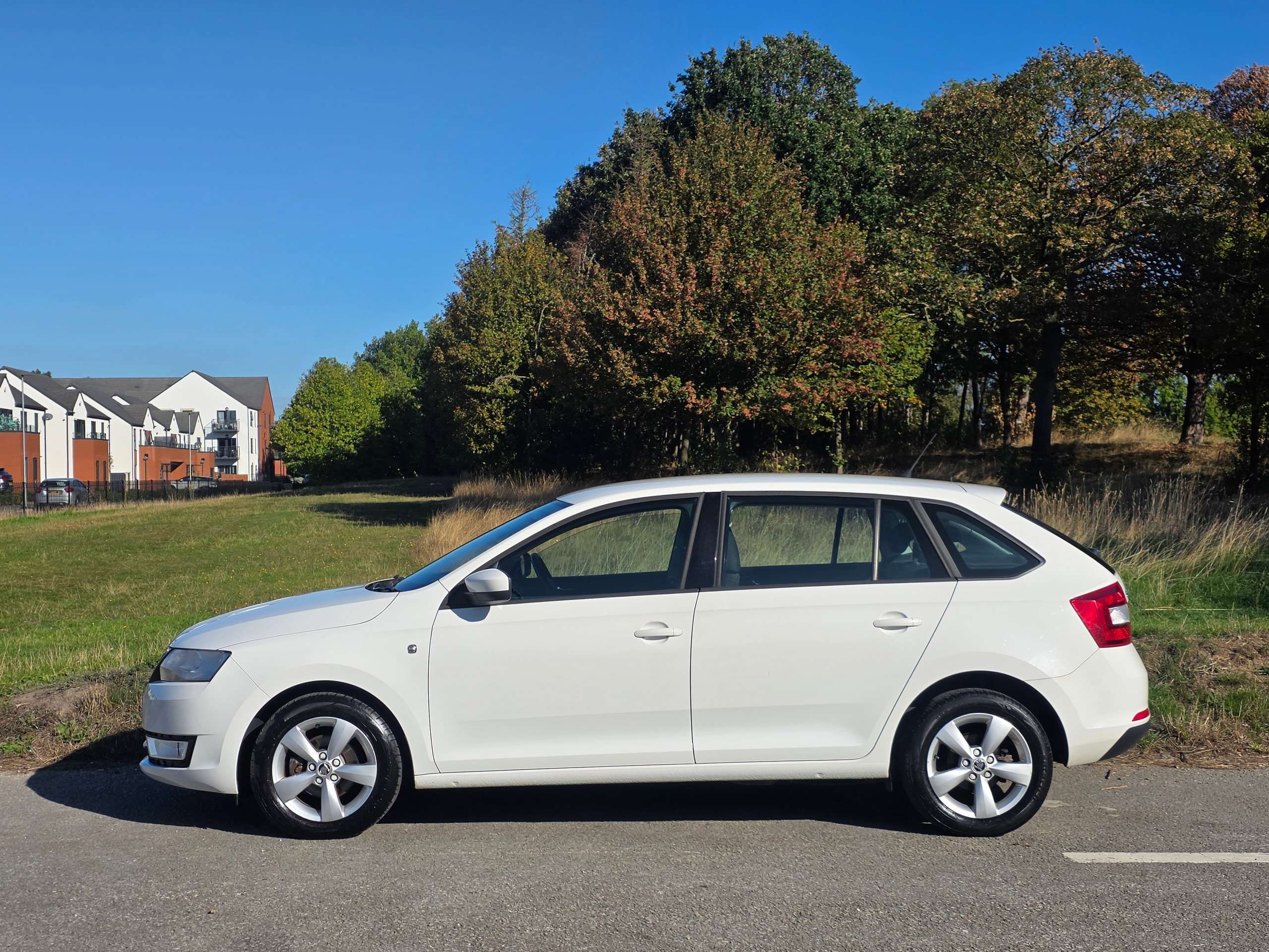 A 2013 SKODA RAPID SPACEBACK 1.2 TSI SE Hatchback 5dr Petrol Manual Euro 5 (86 ps) A 2013 SKODA RAPID SPACEBACK 1.2 TSI SE Hatchback 5dr Petrol Manual Euro 5 (86 ps)