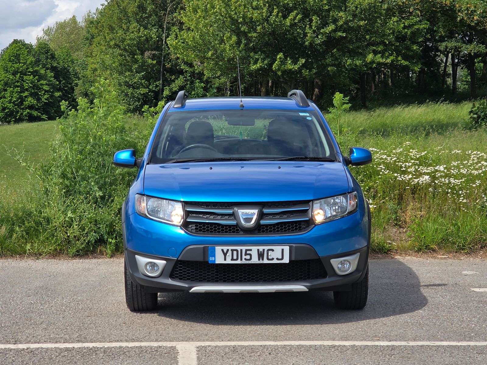 A 2015 DACIA SANDERO STEPWAY 0.9 TCe Laureate Hatchback 5dr Petrol Manual Euro 5 (90 ps) A 2015 DACIA SANDERO STEPWAY 0.9 TCe Laureate Hatchback 5dr Petrol Manual Euro 5 (90 ps)
