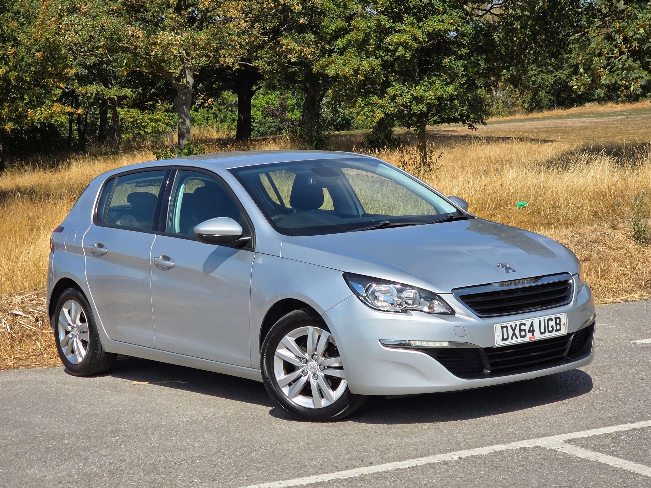 A 2014 PEUGEOT 308 1.6 HDi Active Hatchback 5dr Diesel Manual Euro 5 (92 ps) A 2014 PEUGEOT 308 1.6 HDi Active Hatchback 5dr Diesel Manual Euro 5 (92 ps)