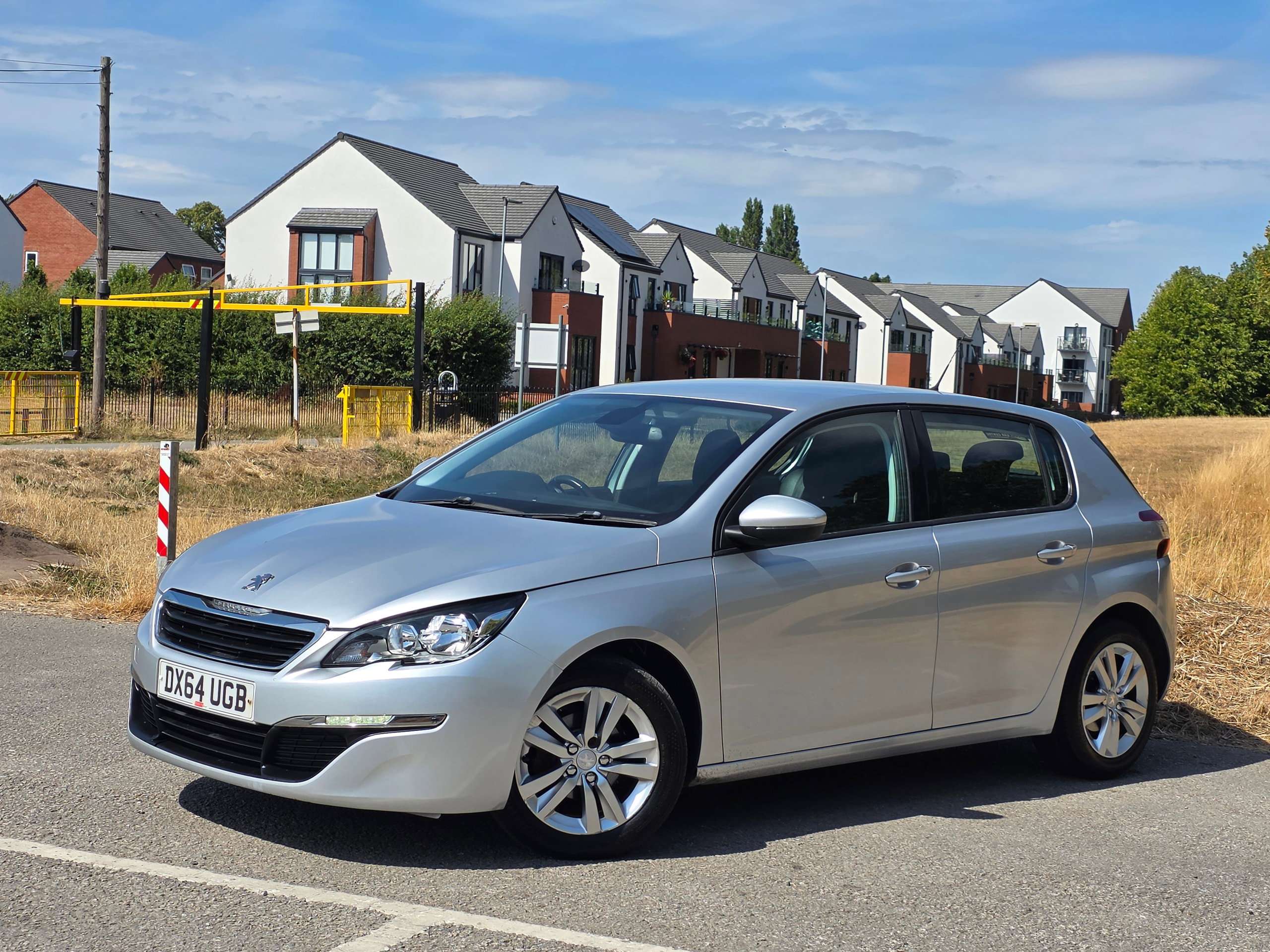 A 2014 PEUGEOT 308 1.6 HDi Active Hatchback 5dr Diesel Manual Euro 5 (92 ps) A 2014 PEUGEOT 308 1.6 HDi Active Hatchback 5dr Diesel Manual Euro 5 (92 ps)