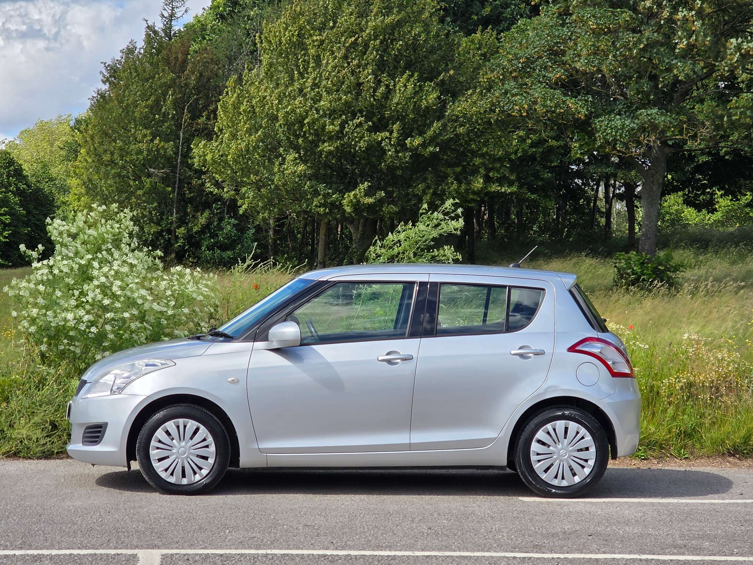 A 2013 SUZUKI SWIFT 1.2 SZ2 Hatchback 5dr Petrol Manual Euro 5 (94 ps) A 2013 SUZUKI SWIFT 1.2 SZ2 Hatchback 5dr Petrol Manual Euro 5 (94 ps)