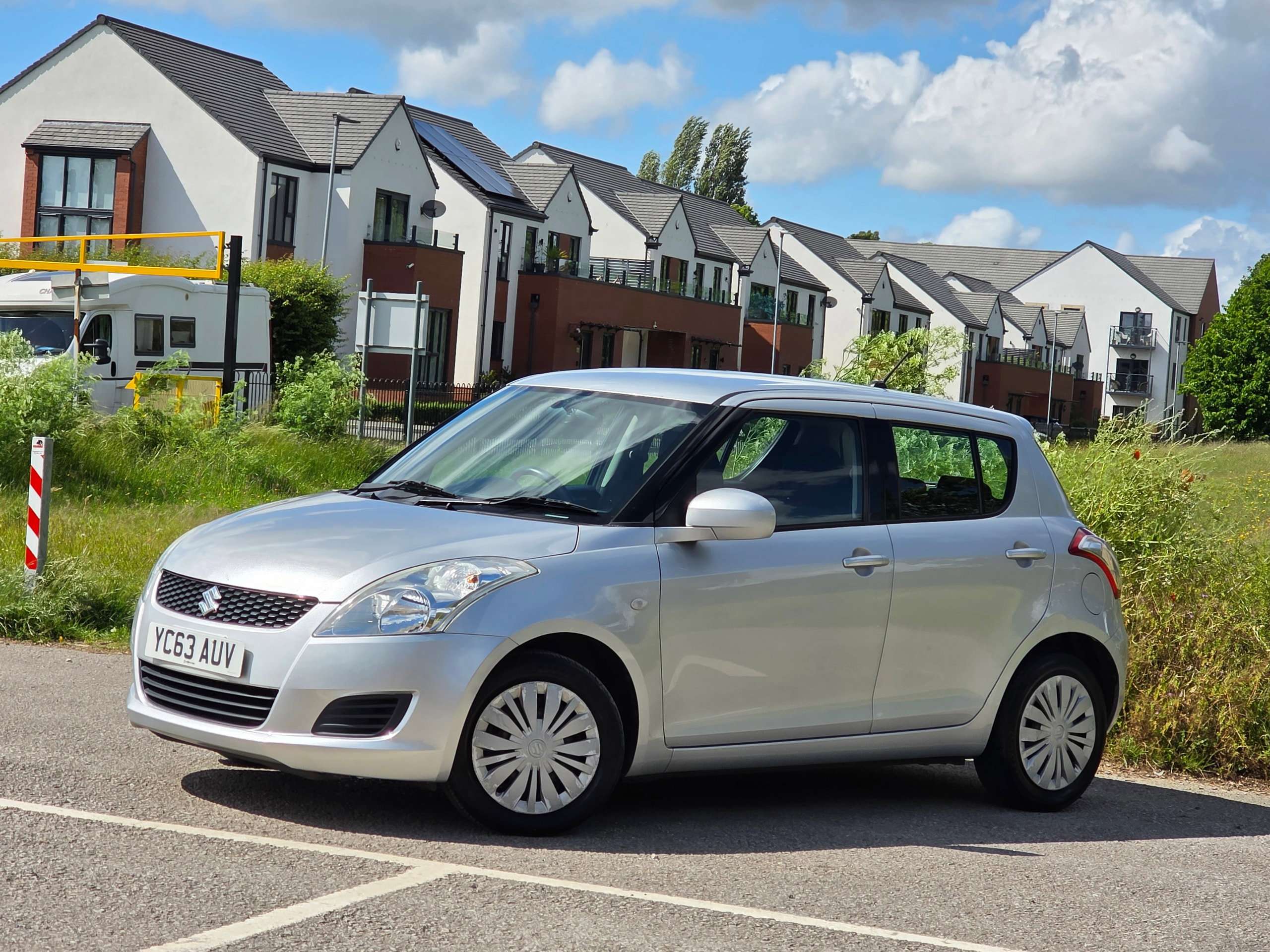 A 2013 SUZUKI SWIFT 1.2 SZ2 Hatchback 5dr Petrol Manual Euro 5 (94 ps) A 2013 SUZUKI SWIFT 1.2 SZ2 Hatchback 5dr Petrol Manual Euro 5 (94 ps)