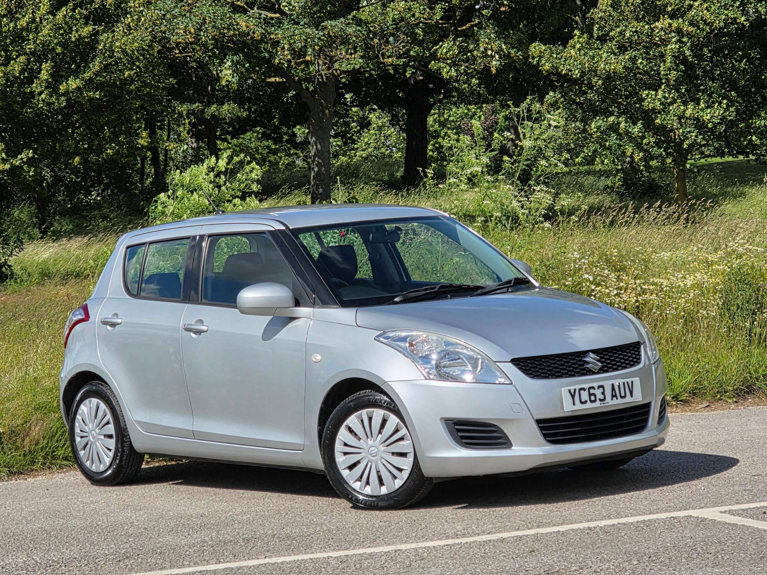 A 2013 SUZUKI SWIFT 1.2 SZ2 Hatchback 5dr Petrol Manual Euro 5 (94 ps) A 2013 SUZUKI SWIFT 1.2 SZ2 Hatchback 5dr Petrol Manual Euro 5 (94 ps)
