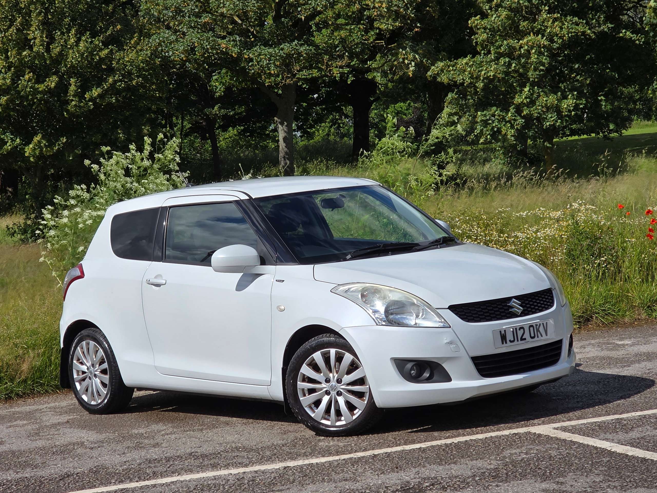 A 2012 SUZUKI SWIFT 1.2 SZ4 Hatchback 3dr Petrol Manual Euro 5 (94 ps) A 2012 SUZUKI SWIFT 1.2 SZ4 Hatchback 3dr Petrol Manual Euro 5 (94 ps)