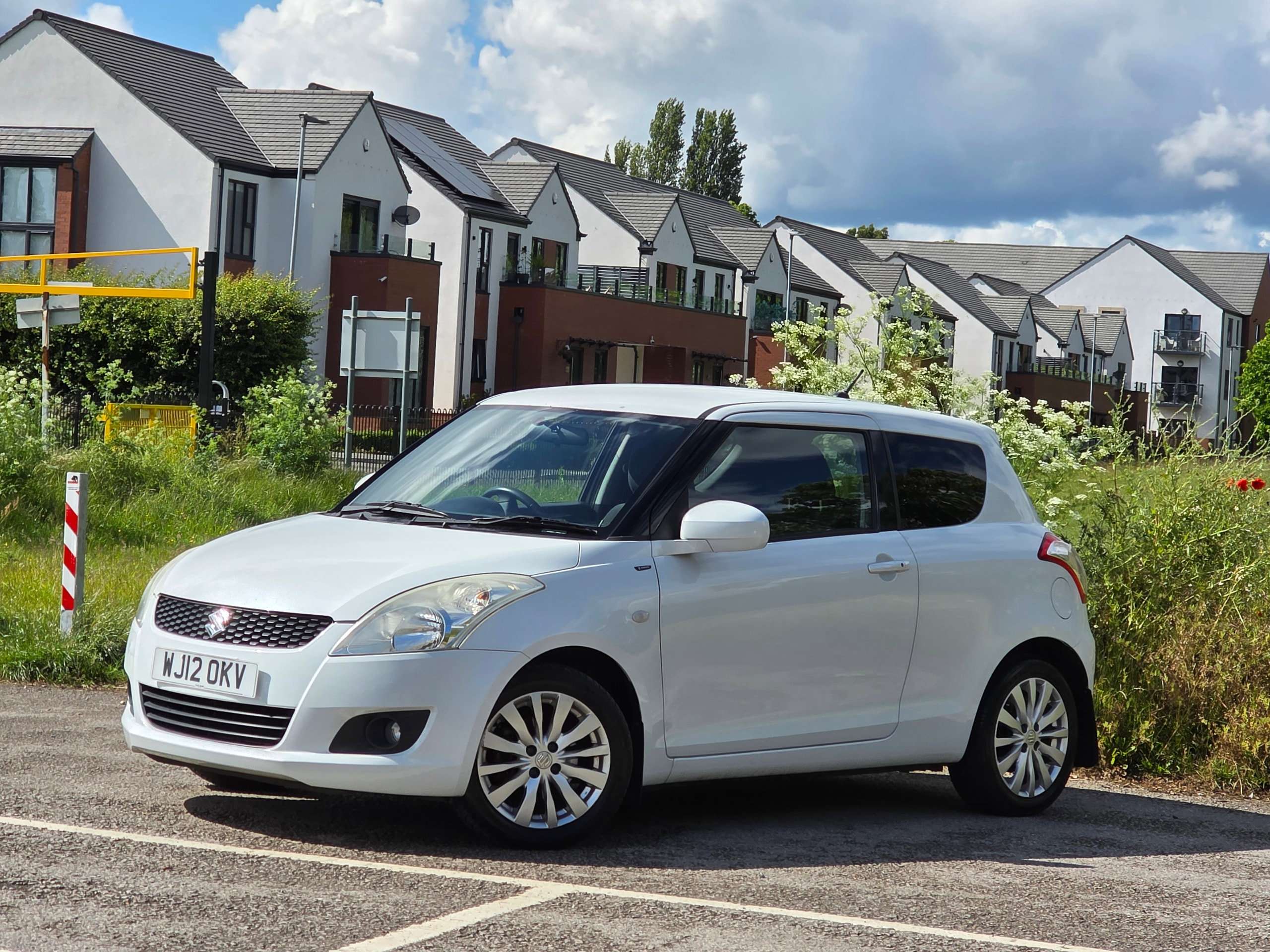 A 2012 SUZUKI SWIFT 1.2 SZ4 Hatchback 3dr Petrol Manual Euro 5 (94 ps) A 2012 SUZUKI SWIFT 1.2 SZ4 Hatchback 3dr Petrol Manual Euro 5 (94 ps)