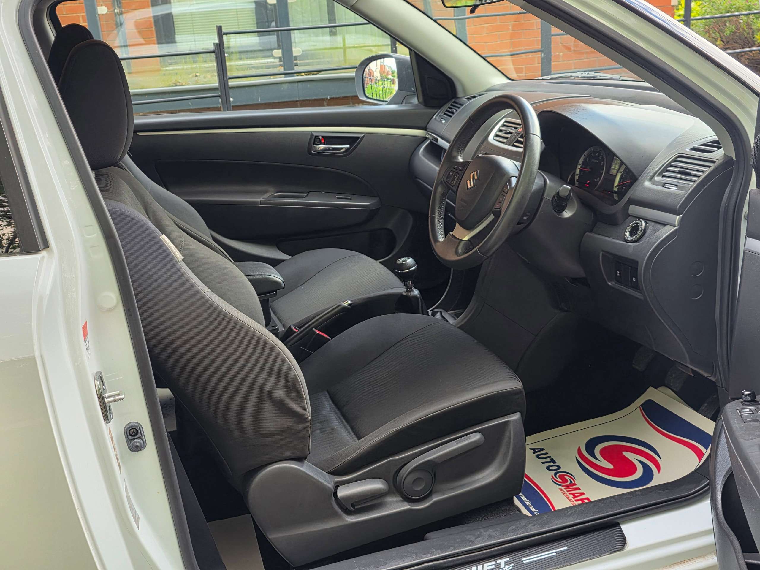 2012 SUZUKI SWIFT 2012 SUZUKI SWIFT