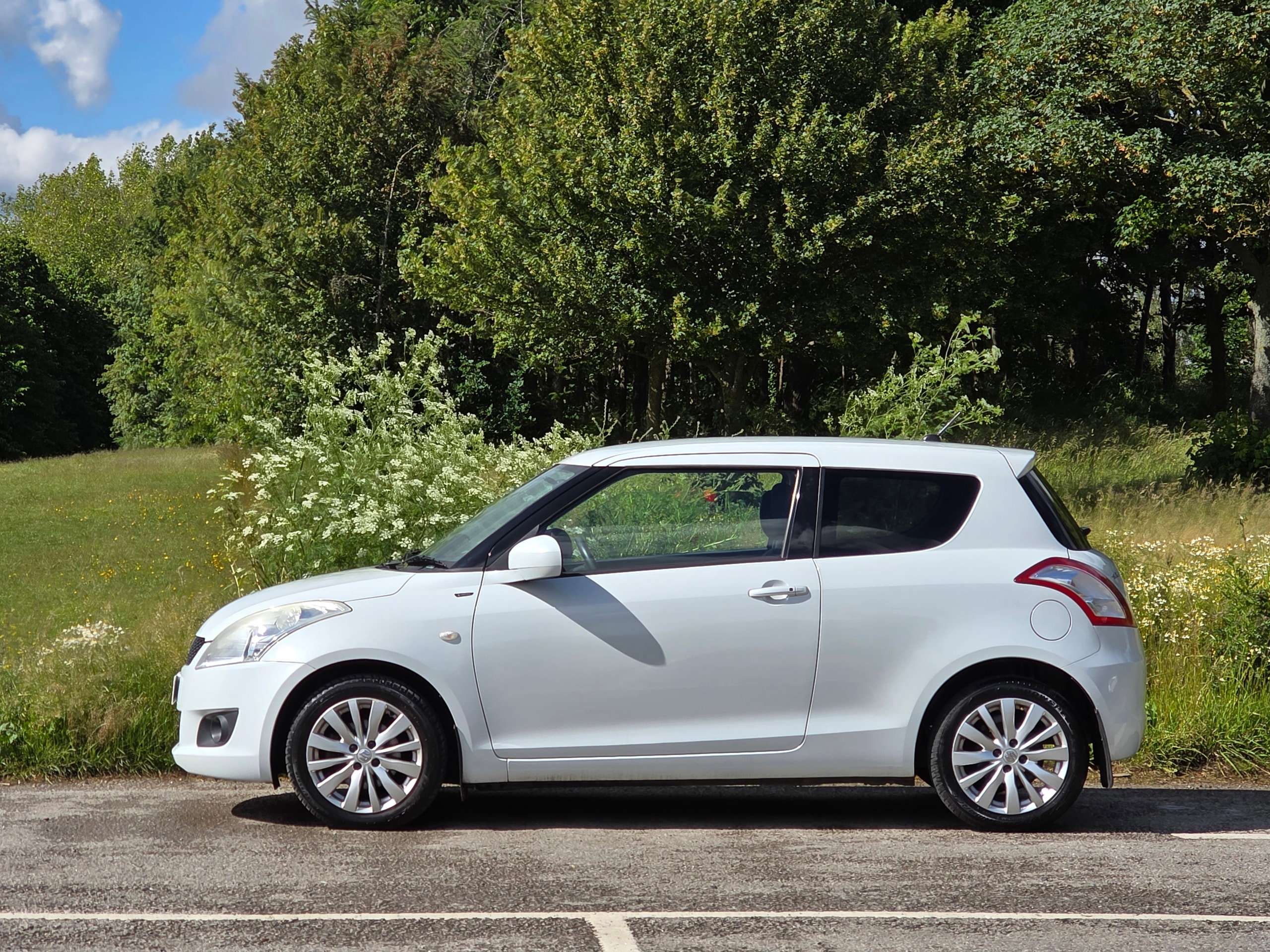 A 2012 SUZUKI SWIFT 1.2 SZ4 Hatchback 3dr Petrol Manual Euro 5 (94 ps) A 2012 SUZUKI SWIFT 1.2 SZ4 Hatchback 3dr Petrol Manual Euro 5 (94 ps)