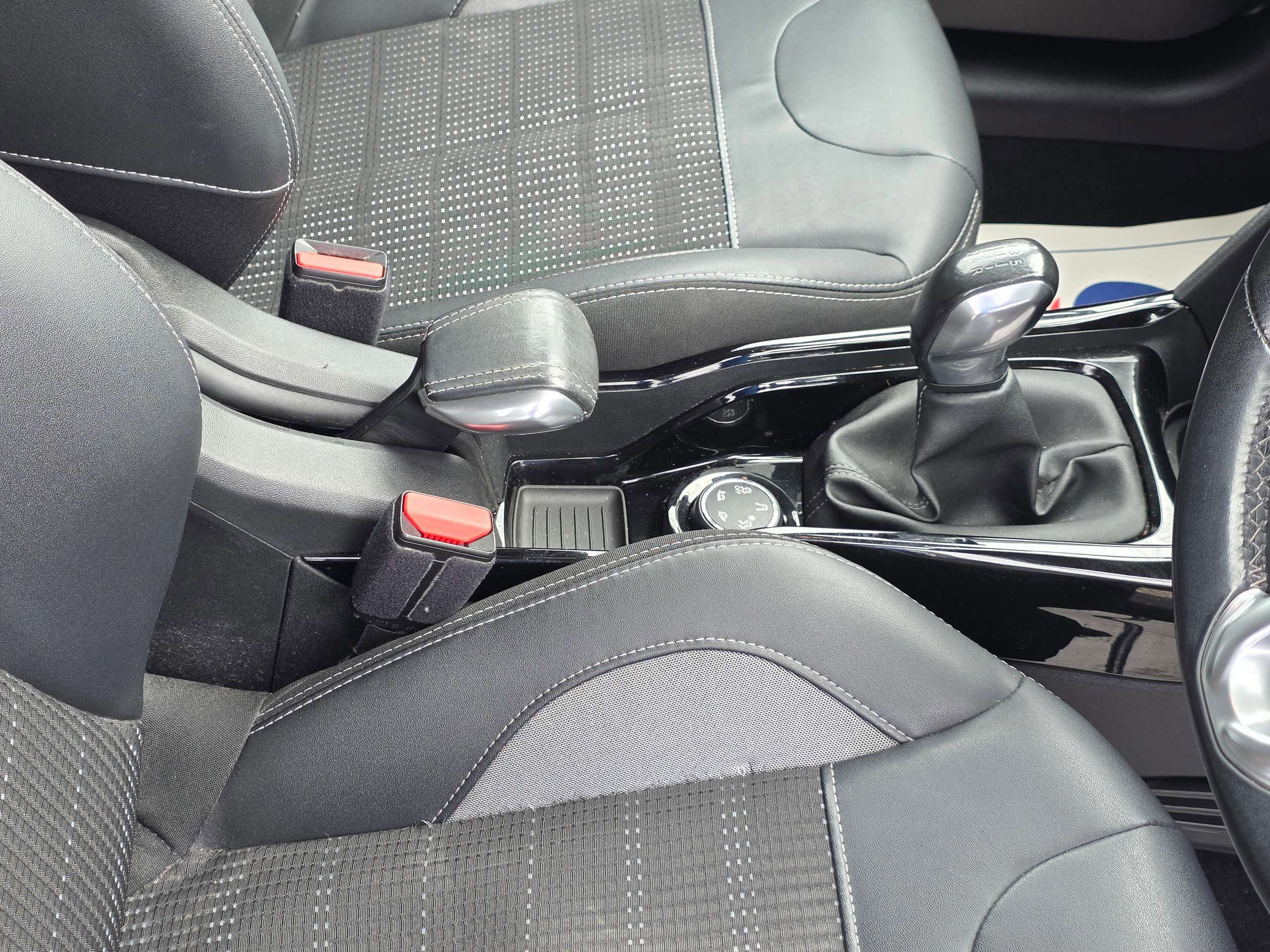2016 PEUGEOT 2008 2016 PEUGEOT 2008