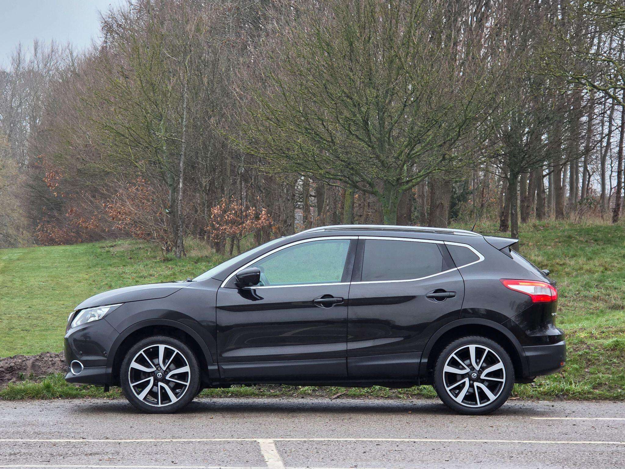 A 2014 NISSAN QASHQAI 1.6 dCi Tekna 2WD Euro 5 (s/s) 5dr A 2014 NISSAN QASHQAI 1.6 dCi Tekna 2WD Euro 5 (s/s) 5dr