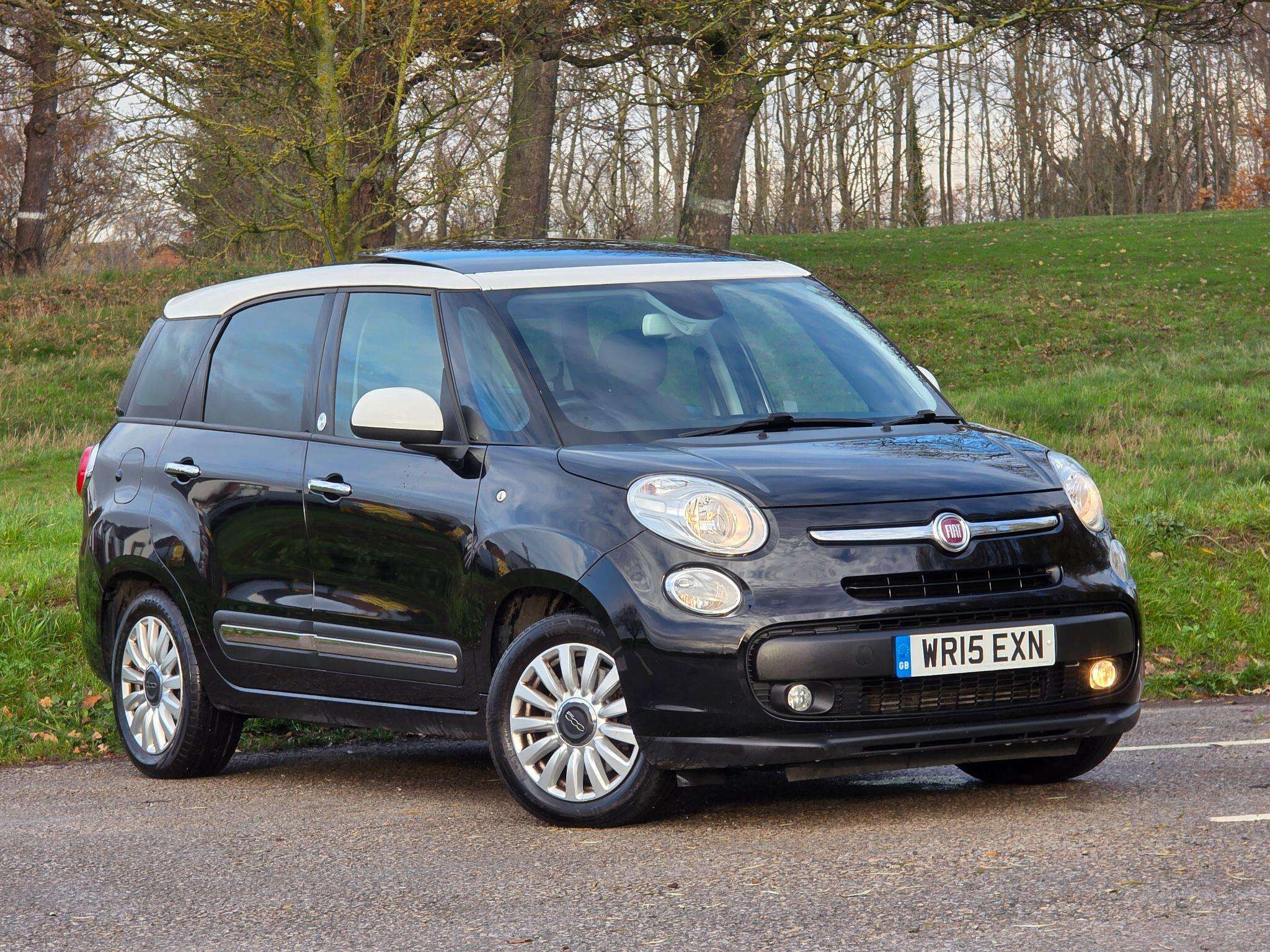 A 2015 FIAT 500L 1.6 MultiJet Lounge MPW Euro 5 (s/s) 5dr A 2015 FIAT 500L 1.6 MultiJet Lounge MPW Euro 5 (s/s) 5dr