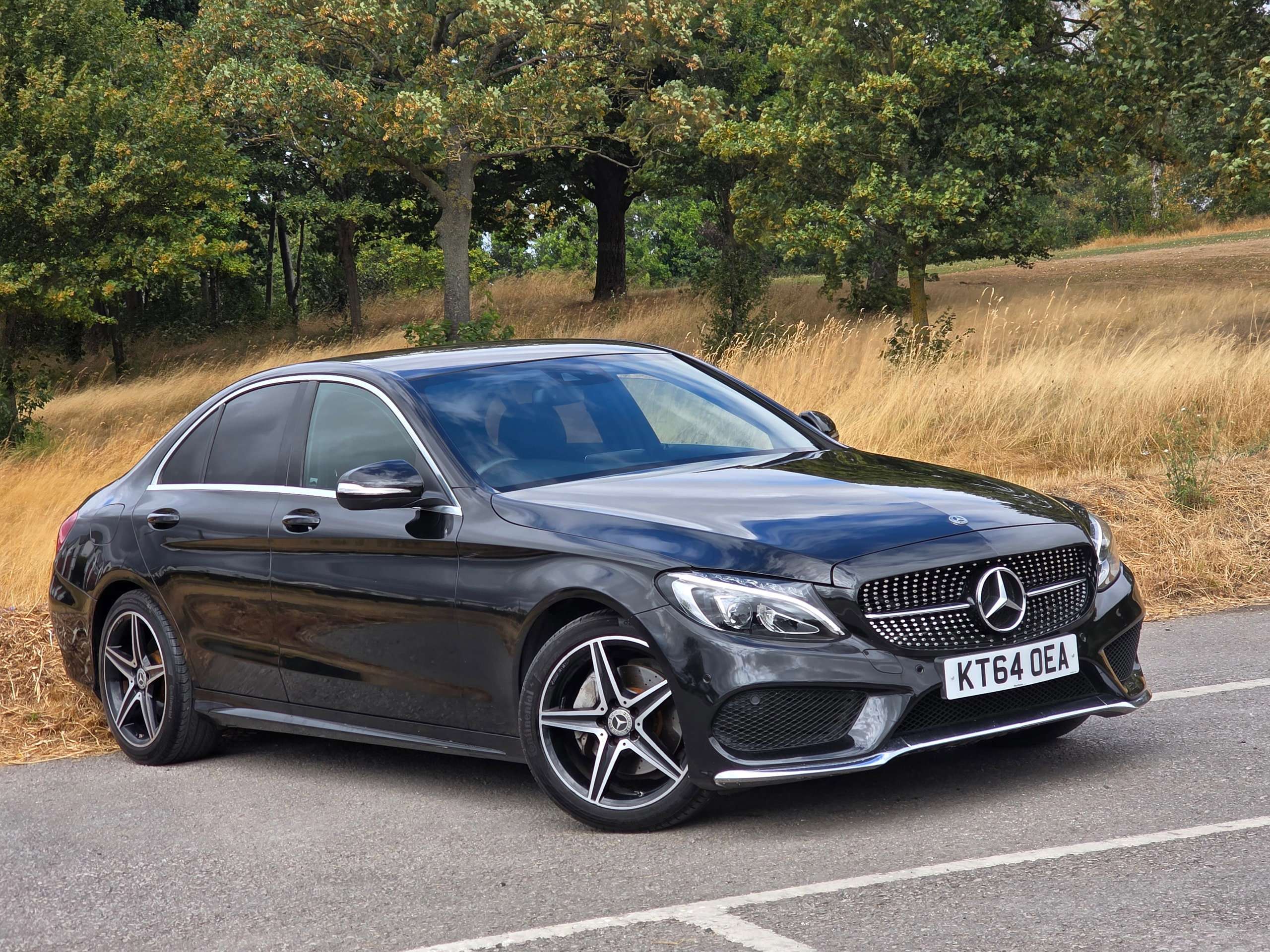 A 2015 MERCEDES-BENZ C CLASS 2.1 C220 BlueTEC AMG Line Saloon 4dr Diesel G-Tronic+ Euro 6 (s/s) (170 ps) A 2015 MERCEDES-BENZ C CLASS 2.1 C220 BlueTEC AMG Line Saloon 4dr Diesel G-Tronic+ Euro 6 (s/s) (170 ps)