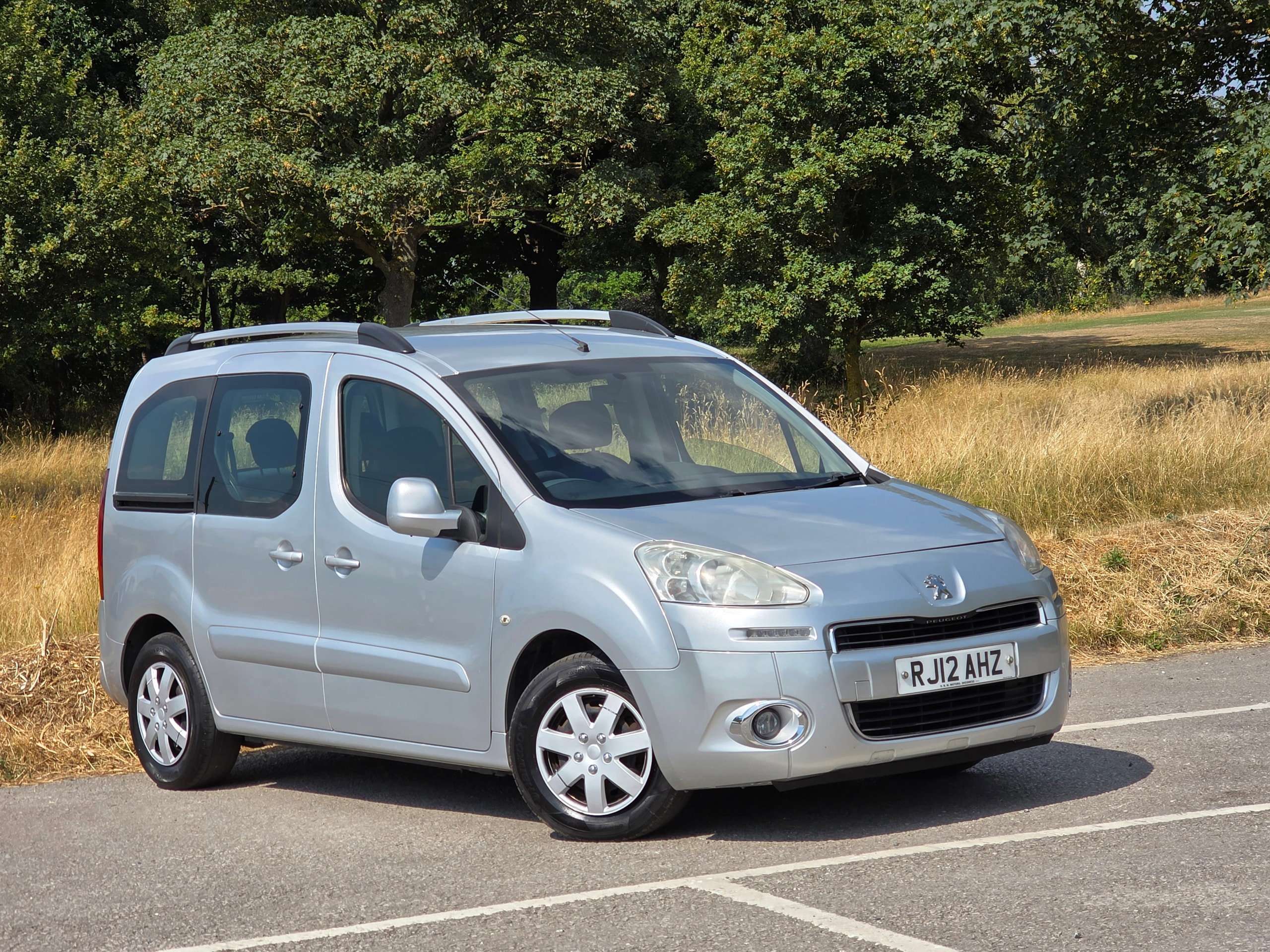 A 2012 PEUGEOT PARTNER TEPEE 1.6 HDi Tepee S MPV 5dr Diesel Manual (139 g/km, 92 bhp) A 2012 PEUGEOT PARTNER TEPEE 1.6 HDi Tepee S MPV 5dr Diesel Manual (139 g/km, 92 bhp)