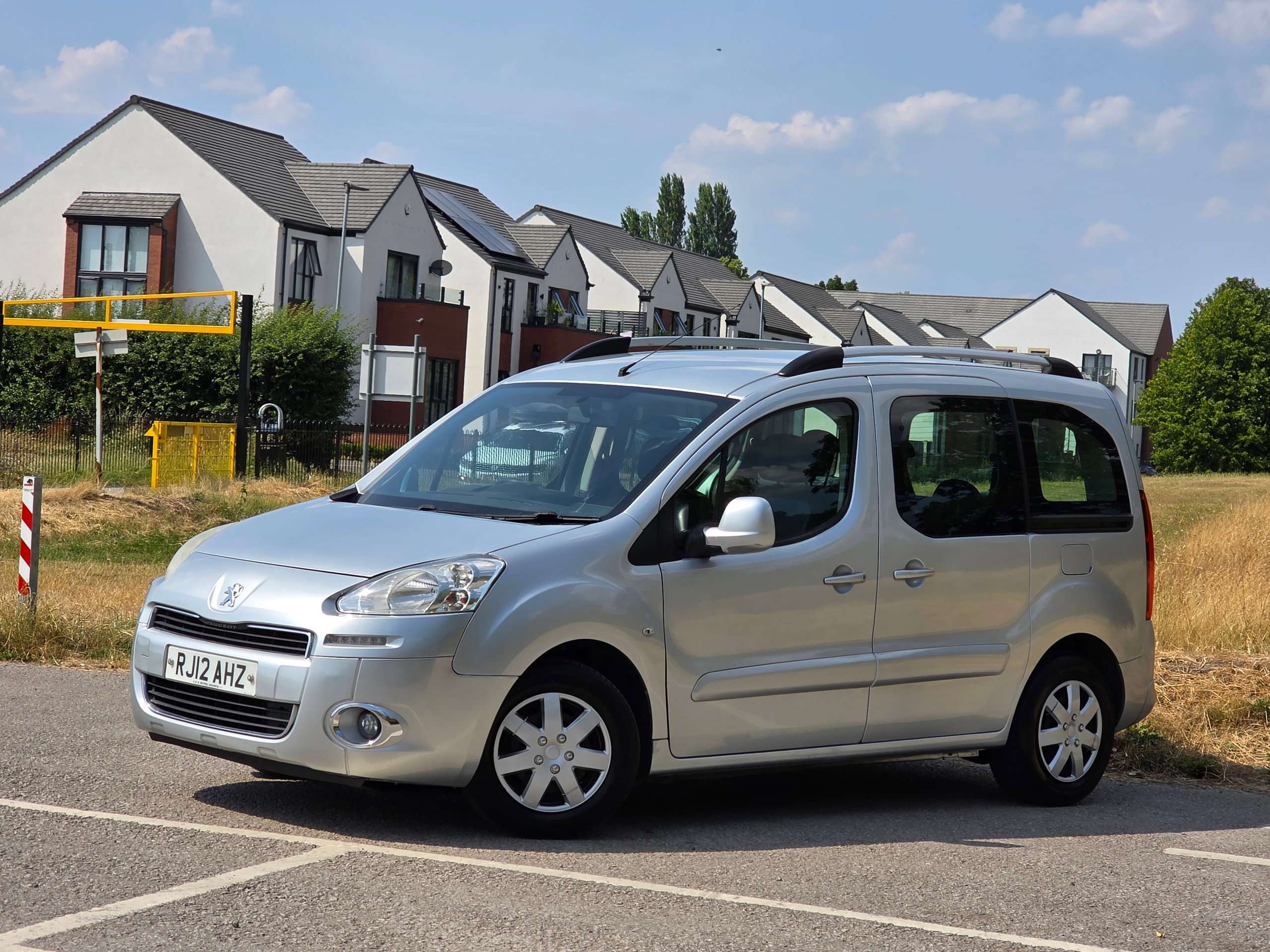 A 2012 PEUGEOT PARTNER TEPEE 1.6 HDi Tepee S MPV 5dr Diesel Manual (139 g/km, 92 bhp) A 2012 PEUGEOT PARTNER TEPEE 1.6 HDi Tepee S MPV 5dr Diesel Manual (139 g/km, 92 bhp)