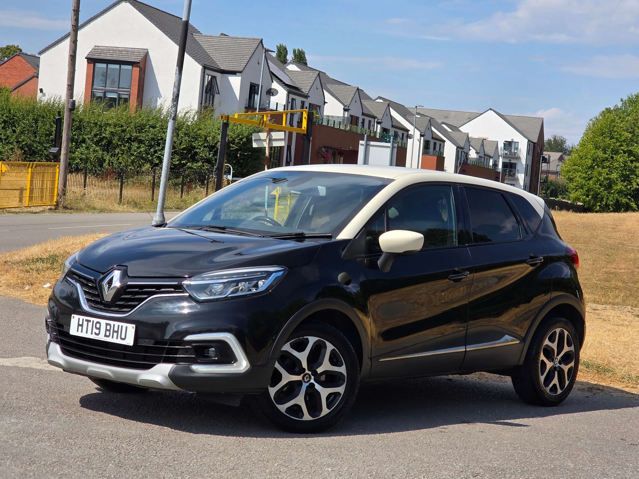 A 2019 RENAULT CAPTUR 1.5 dCi ENERGY GT Line SUV 5dr Diesel Manual Euro 6 (s/s) (90 ps) A 2019 RENAULT CAPTUR 1.5 dCi ENERGY GT Line SUV 5dr Diesel Manual Euro 6 (s/s) (90 ps)