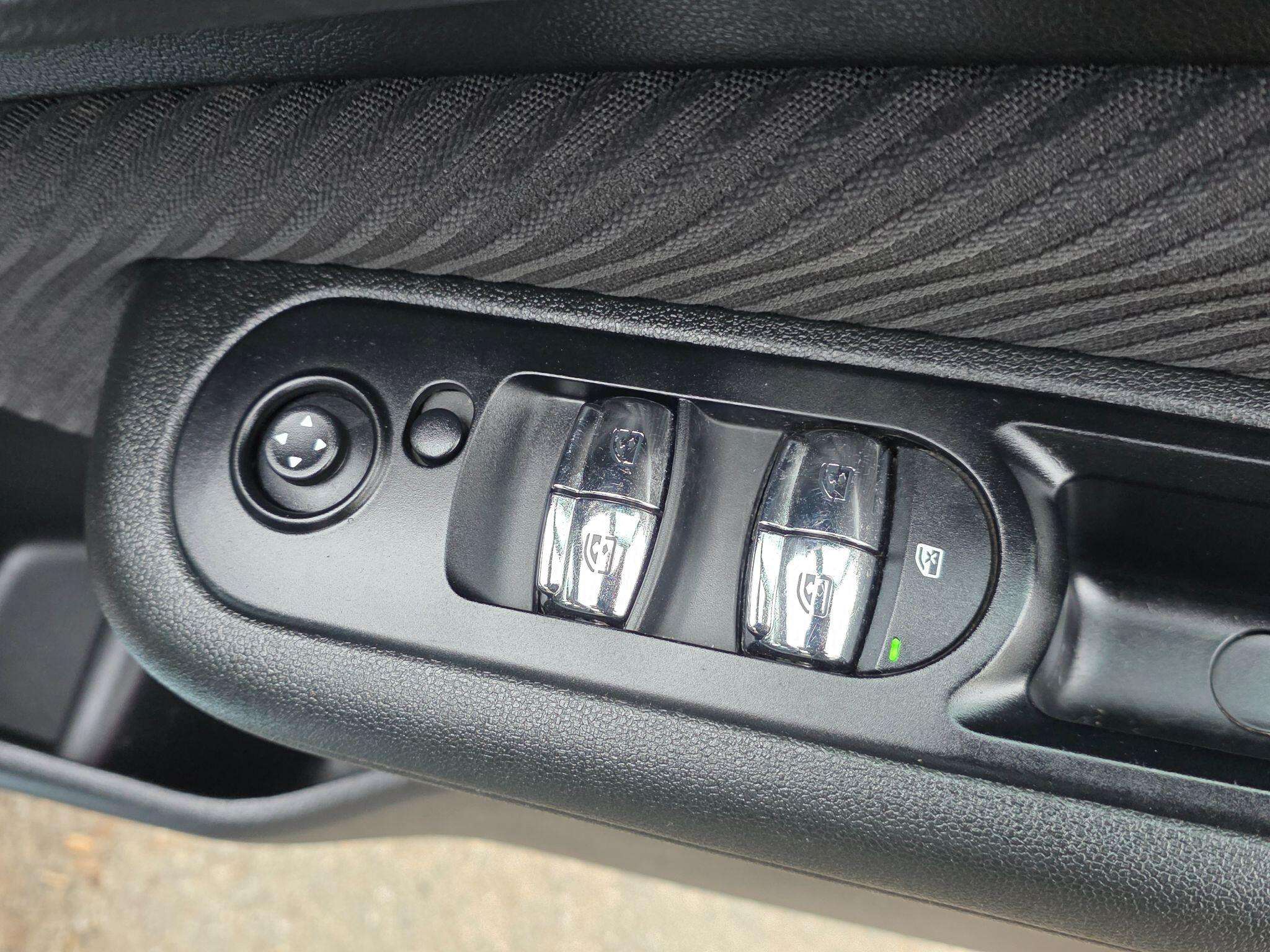 2017 MINI CLUBMAN 2017 MINI CLUBMAN