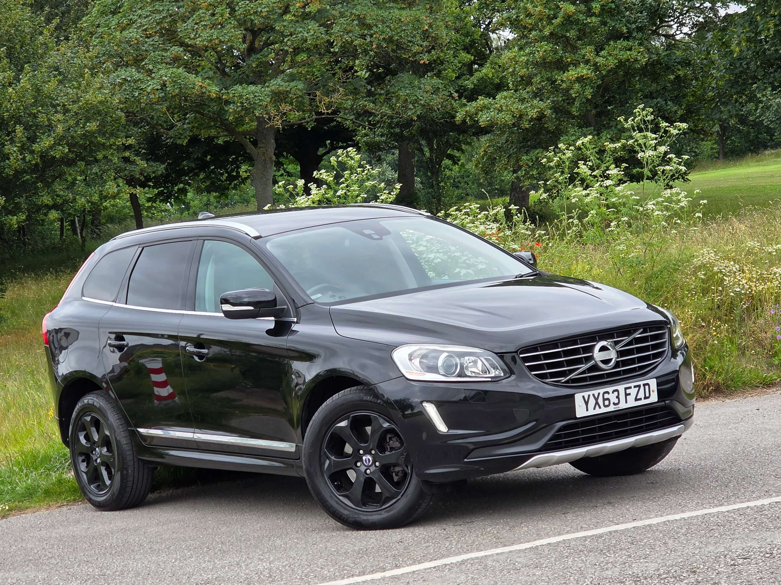 A 2013 VOLVO XC60 2.4 D5 SE Lux Nav Geartronic AWD Euro 5 5dr A 2013 VOLVO XC60 2.4 D5 SE Lux Nav Geartronic AWD Euro 5 5dr