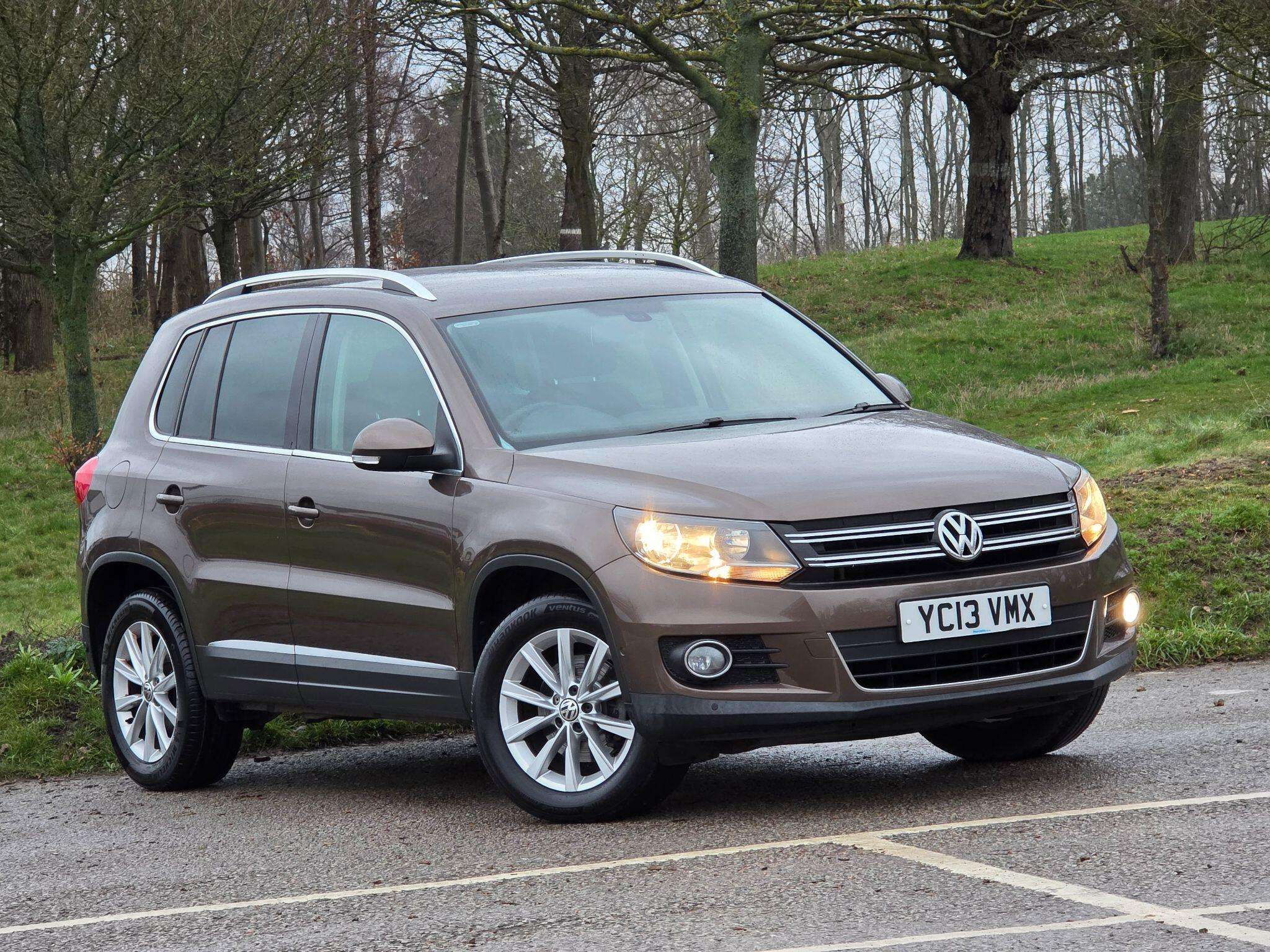 A 2013 VOLKSWAGEN TIGUAN 2.0 TDI BlueMotion Tech SE 4WD Euro 5 (s/s) 5dr A 2013 VOLKSWAGEN TIGUAN 2.0 TDI BlueMotion Tech SE 4WD Euro 5 (s/s) 5dr