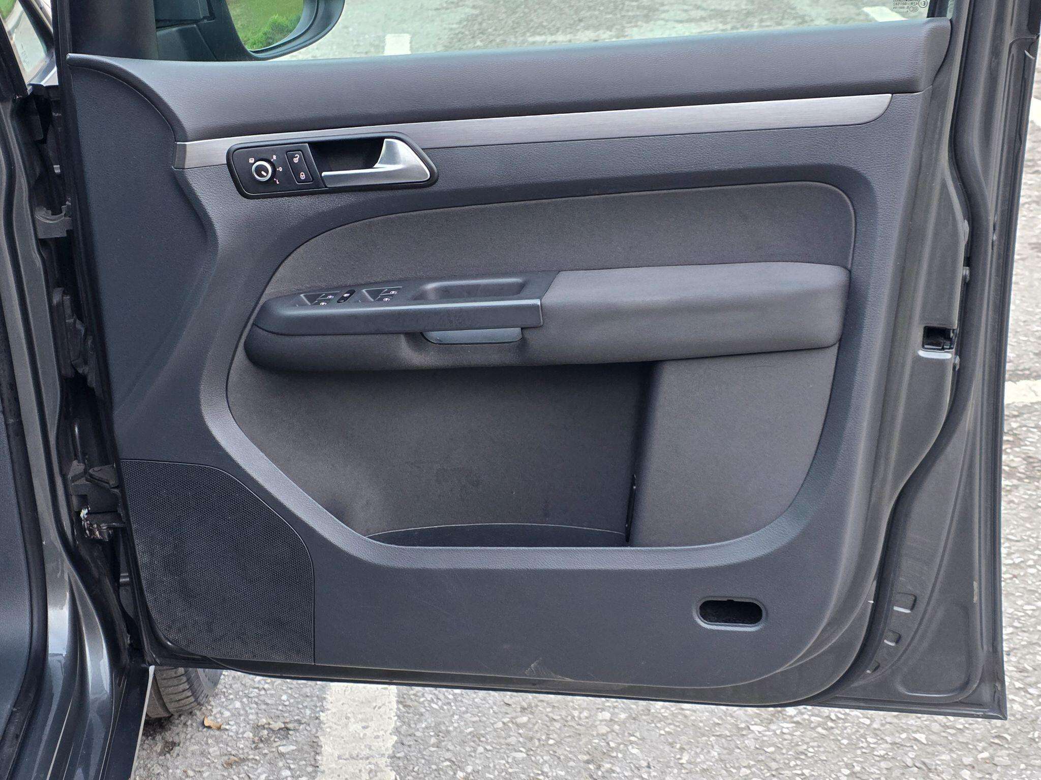 2014 VOLKSWAGEN TOURAN 2014 VOLKSWAGEN TOURAN