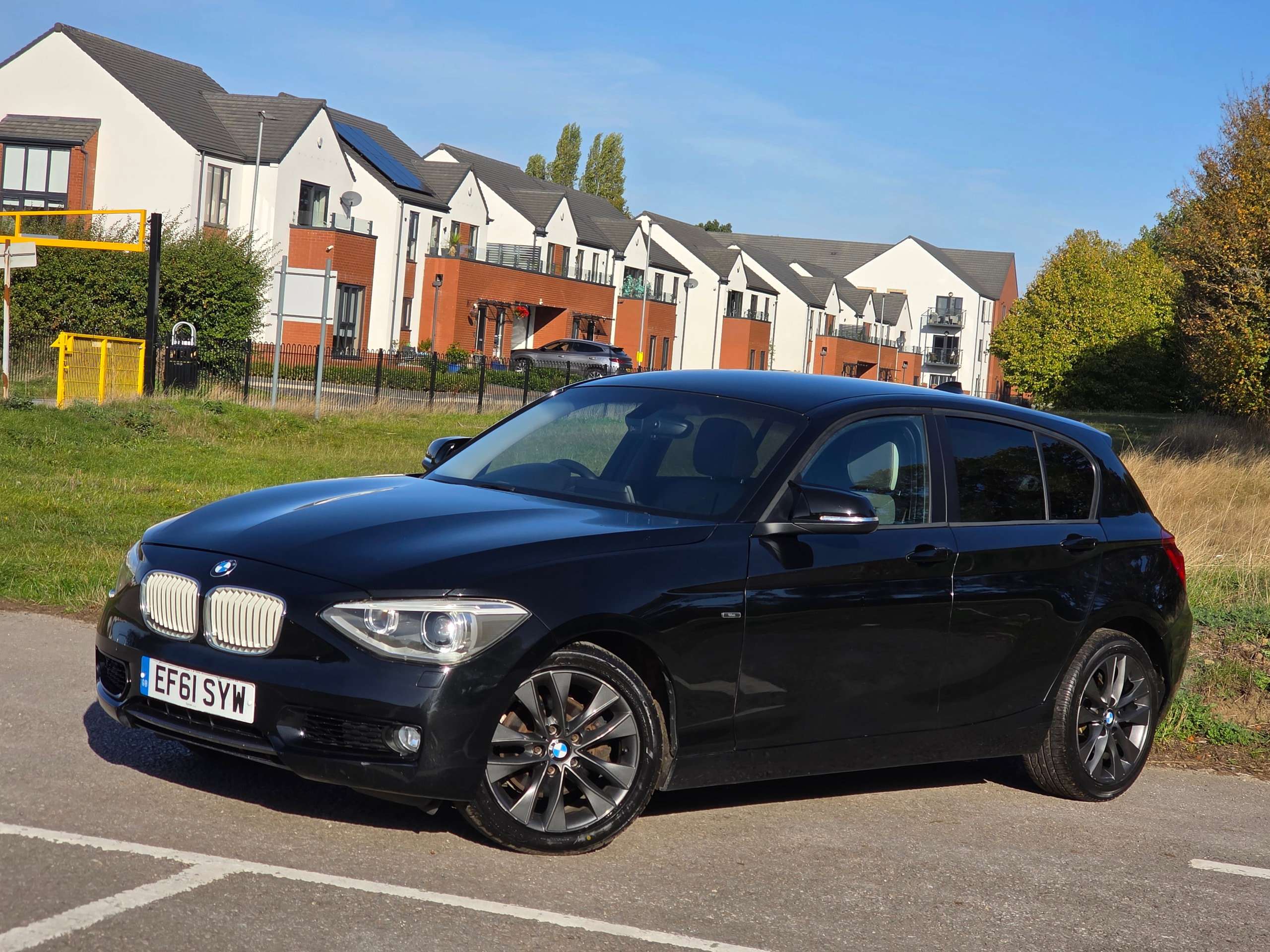 A 2011 BMW 1 SERIES 1.6 118i Urban Hatchback 5dr Petrol Auto Euro 5 (s/s) (170 ps) A 2011 BMW 1 SERIES 1.6 118i Urban Hatchback 5dr Petrol Auto Euro 5 (s/s) (170 ps)