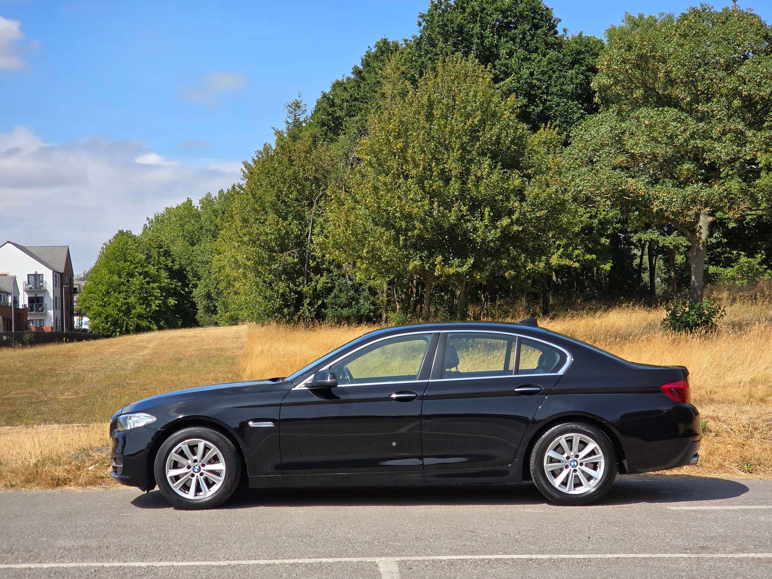 A 2015 BMW 5 SERIES 2.0 520d SE Saloon 4dr Diesel Auto Euro 6 (s/s) (190 ps) A 2015 BMW 5 SERIES 2.0 520d SE Saloon 4dr Diesel Auto Euro 6 (s/s) (190 ps)