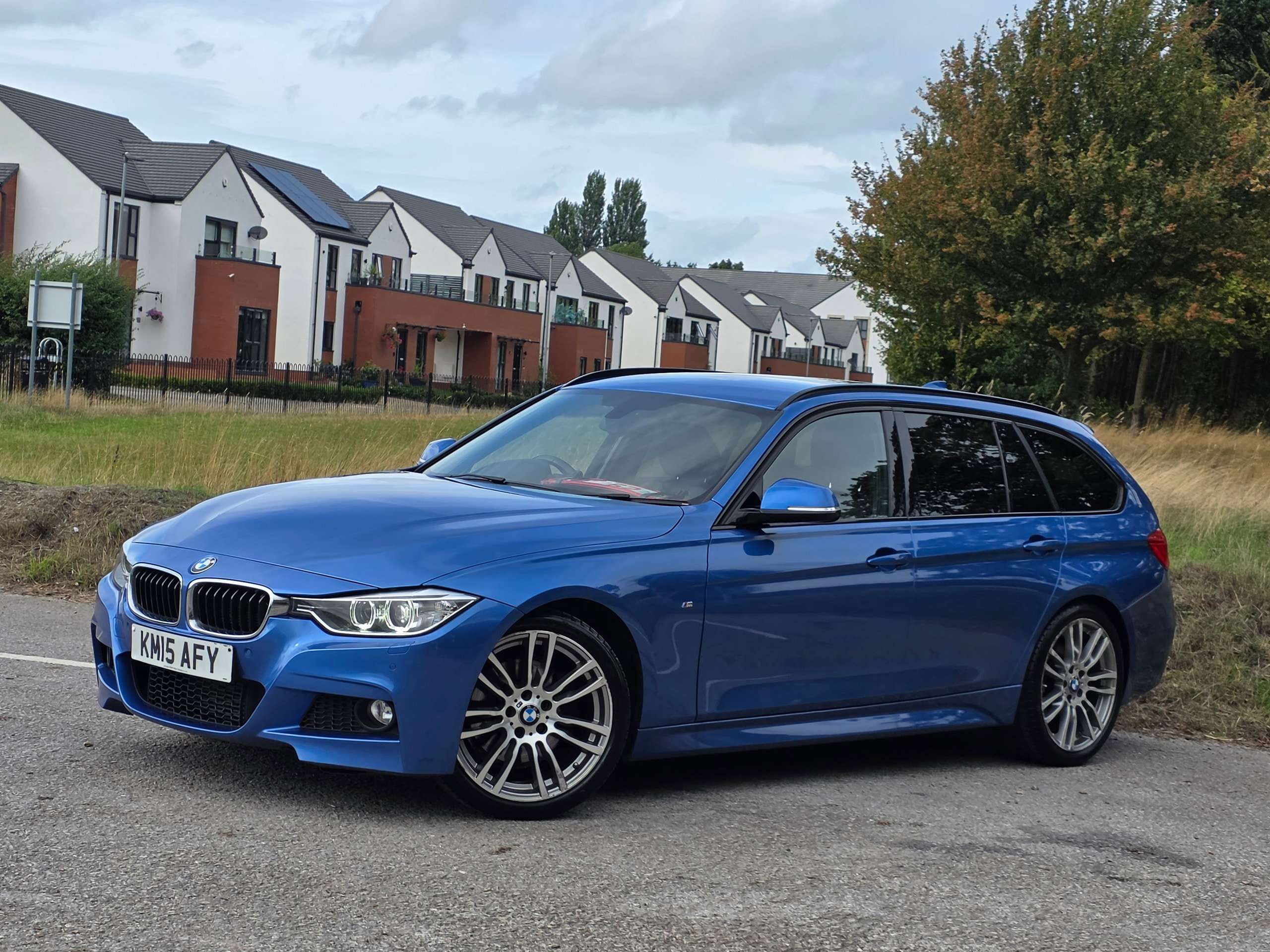 A 2015 BMW 3 SERIES 2.0 328i M Sport Touring 5dr Petrol Auto Euro 6 (s/s) (245 ps) A 2015 BMW 3 SERIES 2.0 328i M Sport Touring 5dr Petrol Auto Euro 6 (s/s) (245 ps)