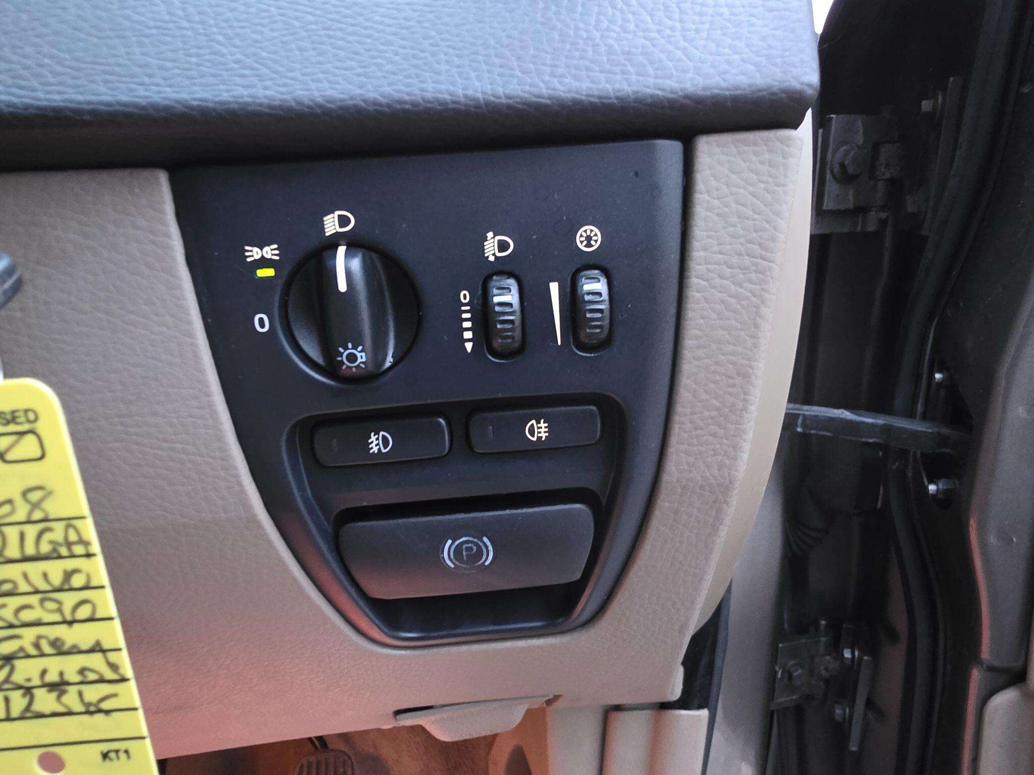 2012 VOLVO XC90 2012 VOLVO XC90