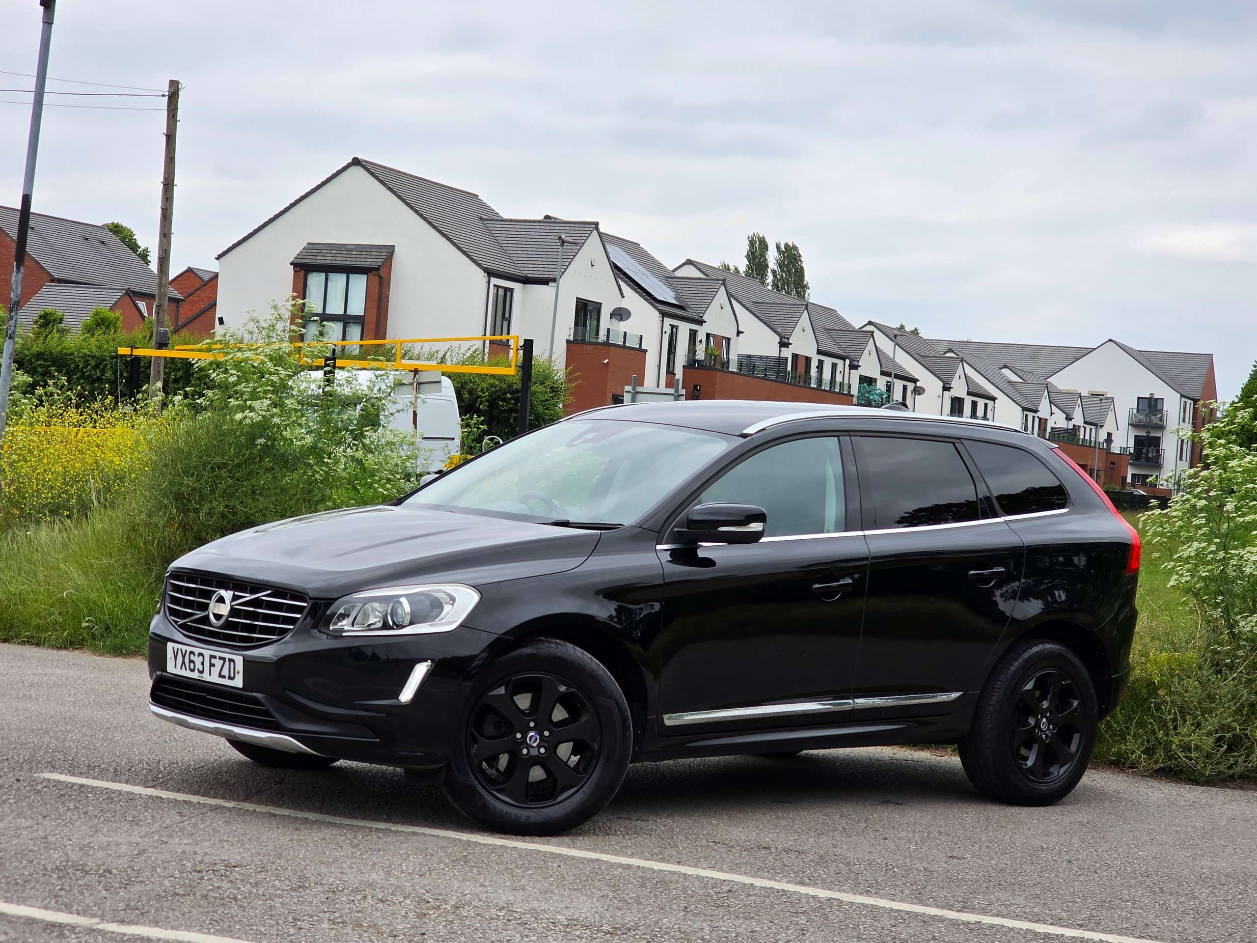 A 2013 VOLVO XC60 2.4 D5 SE Lux Nav Geartronic AWD Euro 5 5dr A 2013 VOLVO XC60 2.4 D5 SE Lux Nav Geartronic AWD Euro 5 5dr