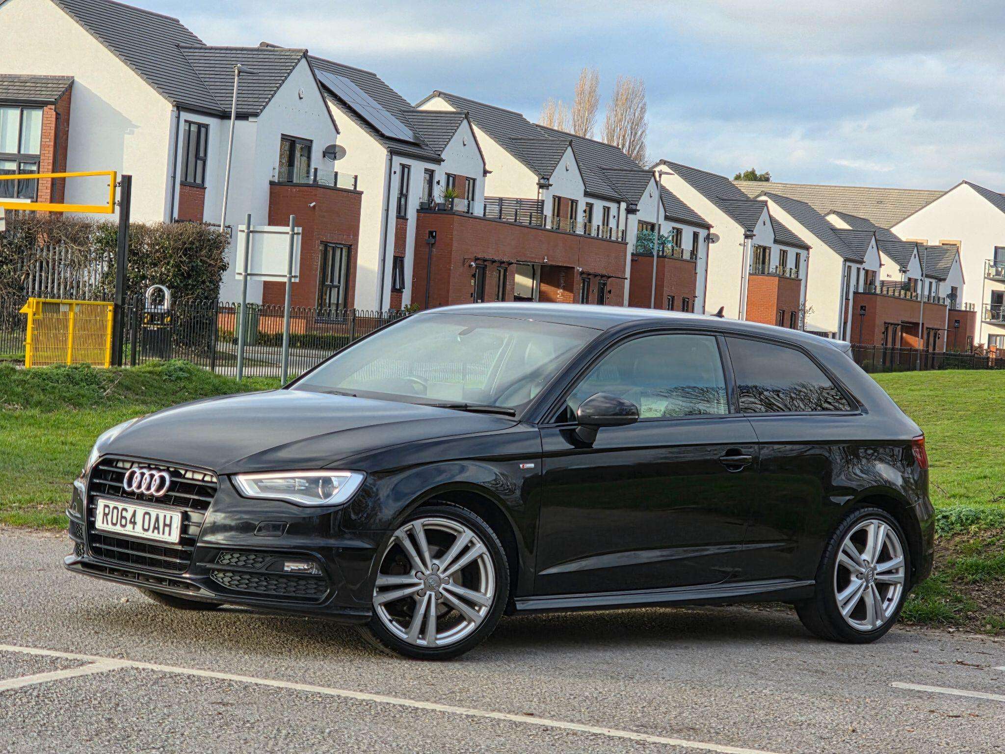 A 2014 AUDI A3 1.6 TDI S line S Tronic Euro 6 (s/s) 3dr A 2014 AUDI A3 1.6 TDI S line S Tronic Euro 6 (s/s) 3dr