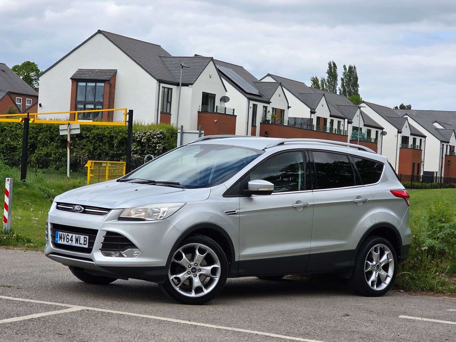 A 2014 FORD KUGA TITANIUM TDCI A 2014 FORD KUGA TITANIUM TDCI