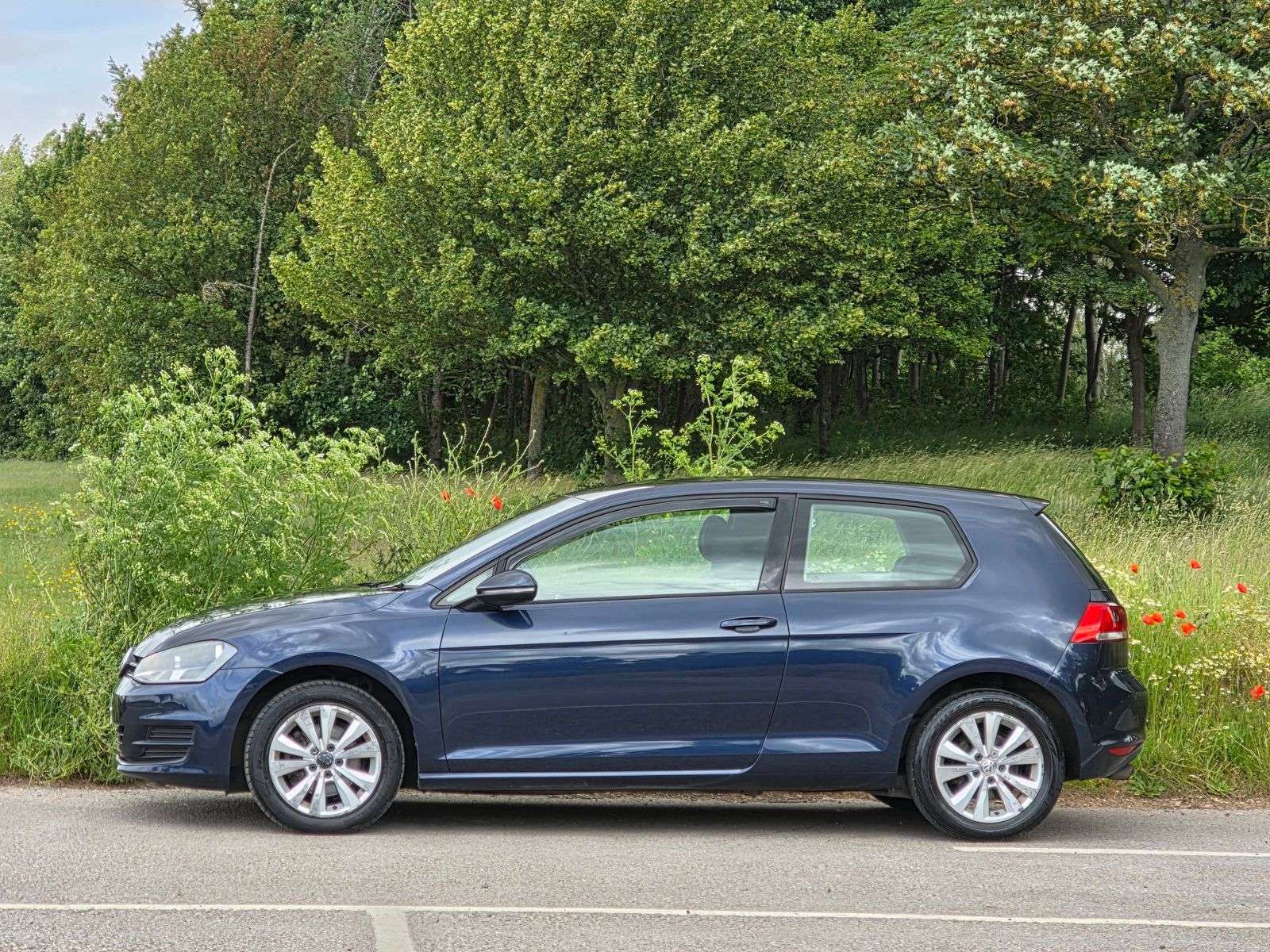 A 2013 VOLKSWAGEN GOLF 1.4 TSI BlueMotion Tech SE Hatchback 3dr Petrol Manual Euro 5 (s/s) (122 ps) A 2013 VOLKSWAGEN GOLF 1.4 TSI BlueMotion Tech SE Hatchback 3dr Petrol Manual Euro 5 (s/s) (122 ps)