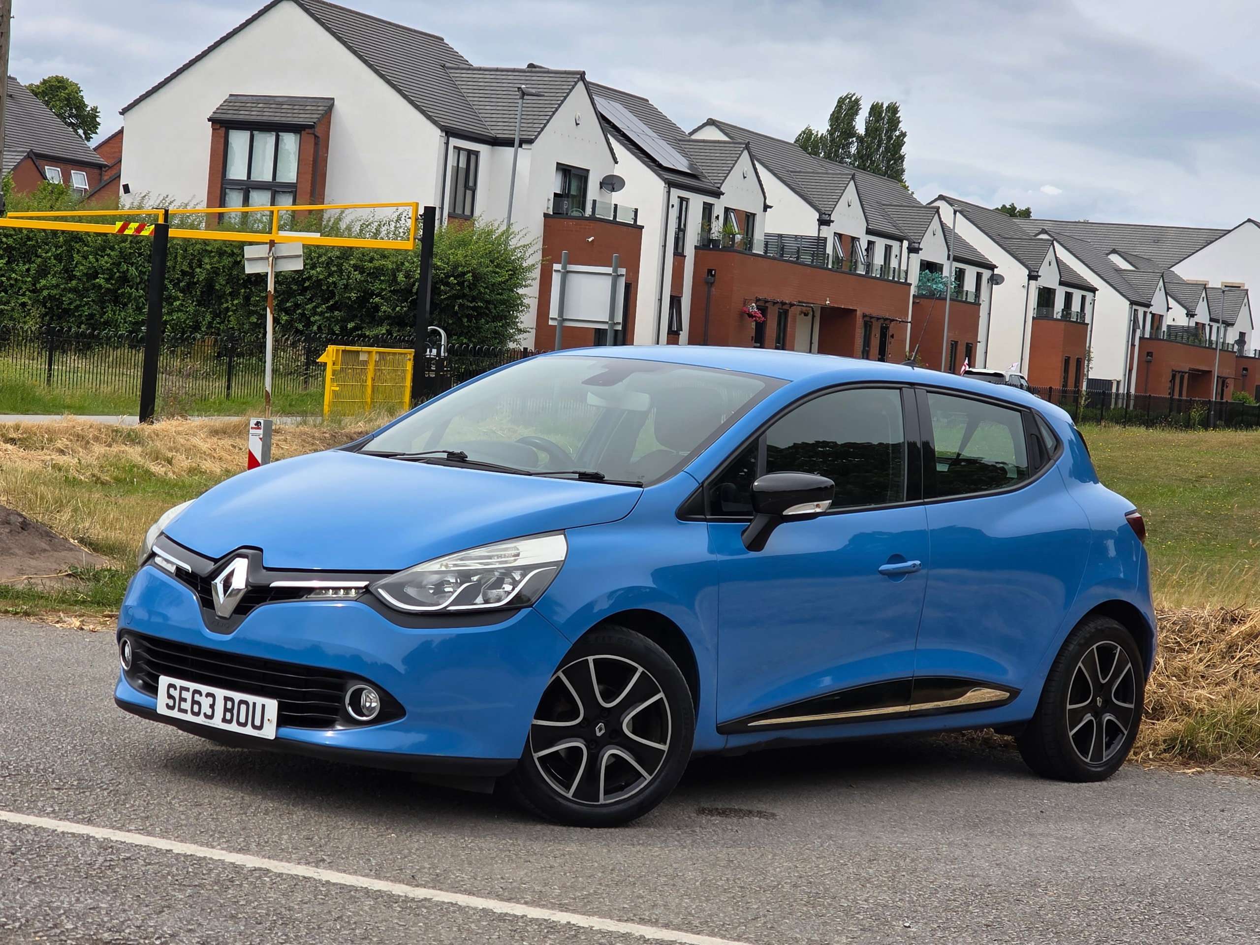 A 2014 RENAULT CLIO 1.5 dCi Dynamique MediaNav Hatchback 5dr Diesel Manual Euro 5 (s/s) (90 ps) A 2014 RENAULT CLIO 1.5 dCi Dynamique MediaNav Hatchback 5dr Diesel Manual Euro 5 (s/s) (90 ps)