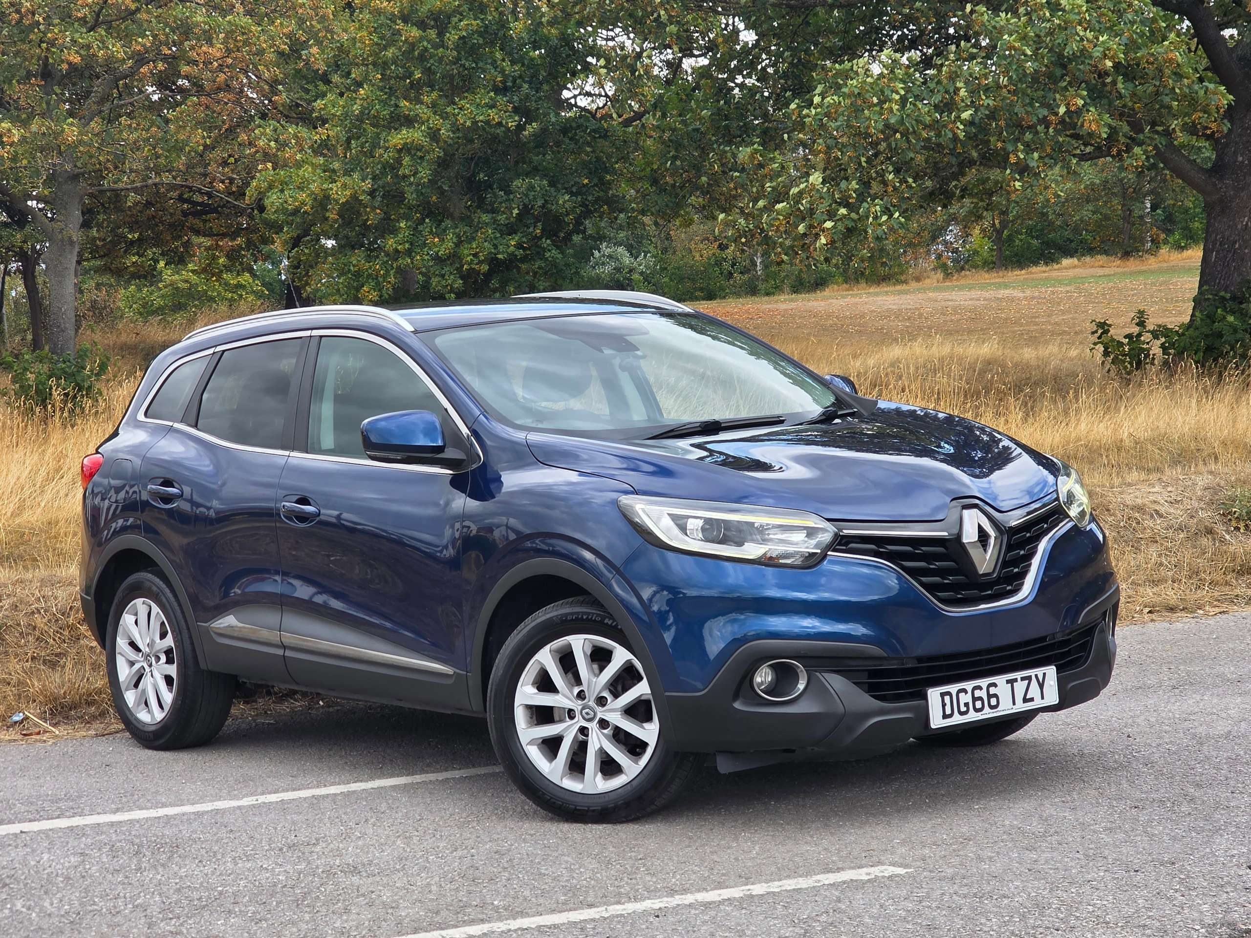 A 2016 RENAULT KADJAR 1.5 dCi Dynamique Nav SUV 5dr Diesel Manual Euro 6 (s/s) (110 ps) A 2016 RENAULT KADJAR 1.5 dCi Dynamique Nav SUV 5dr Diesel Manual Euro 6 (s/s) (110 ps)