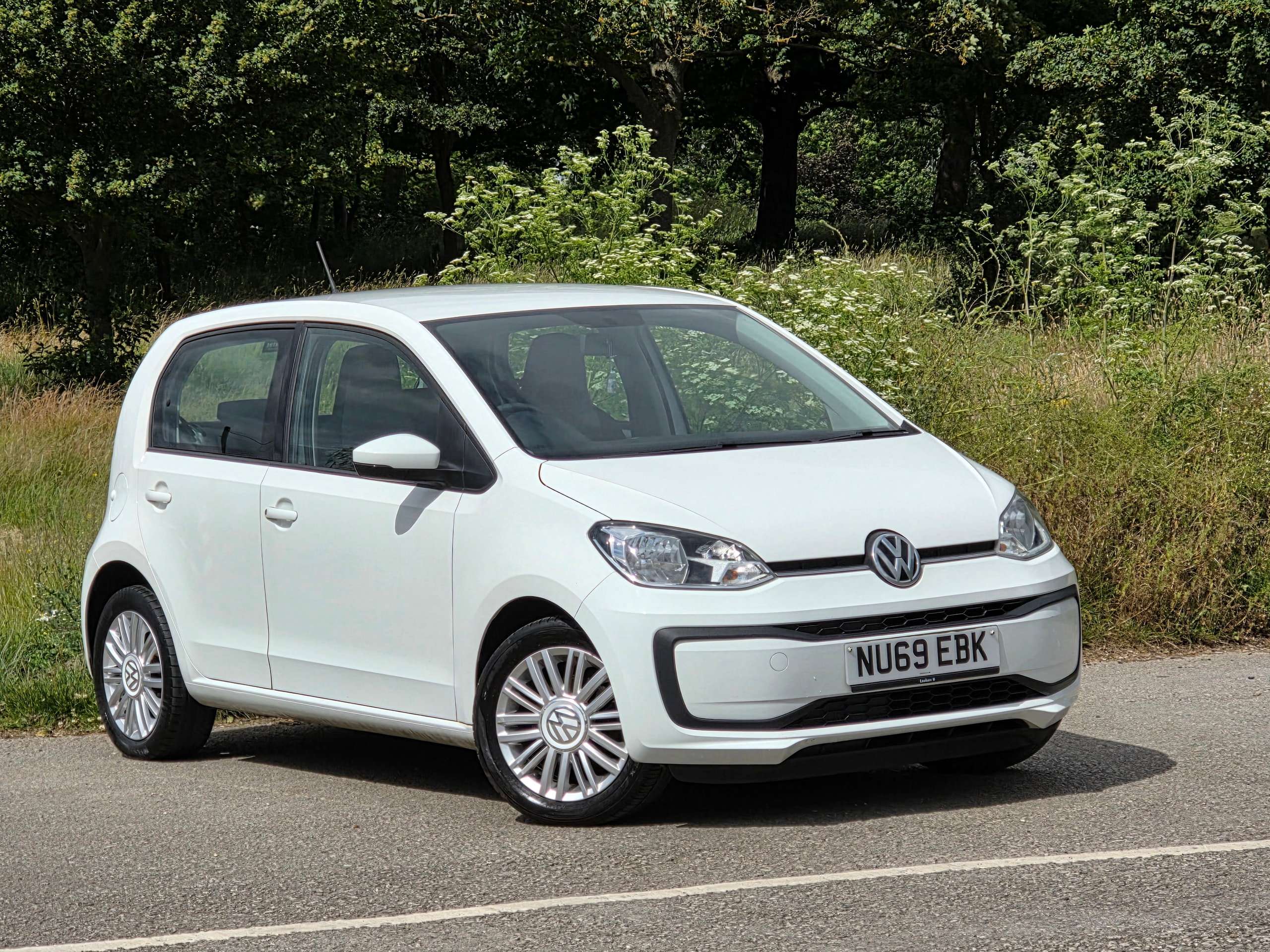 A 2019 VOLKSWAGEN UP! 1.0 Move up! Hatchback 5dr Petrol Manual Euro 6 (s/s) (60 ps) A 2019 VOLKSWAGEN UP! 1.0 Move up! Hatchback 5dr Petrol Manual Euro 6 (s/s) (60 ps)