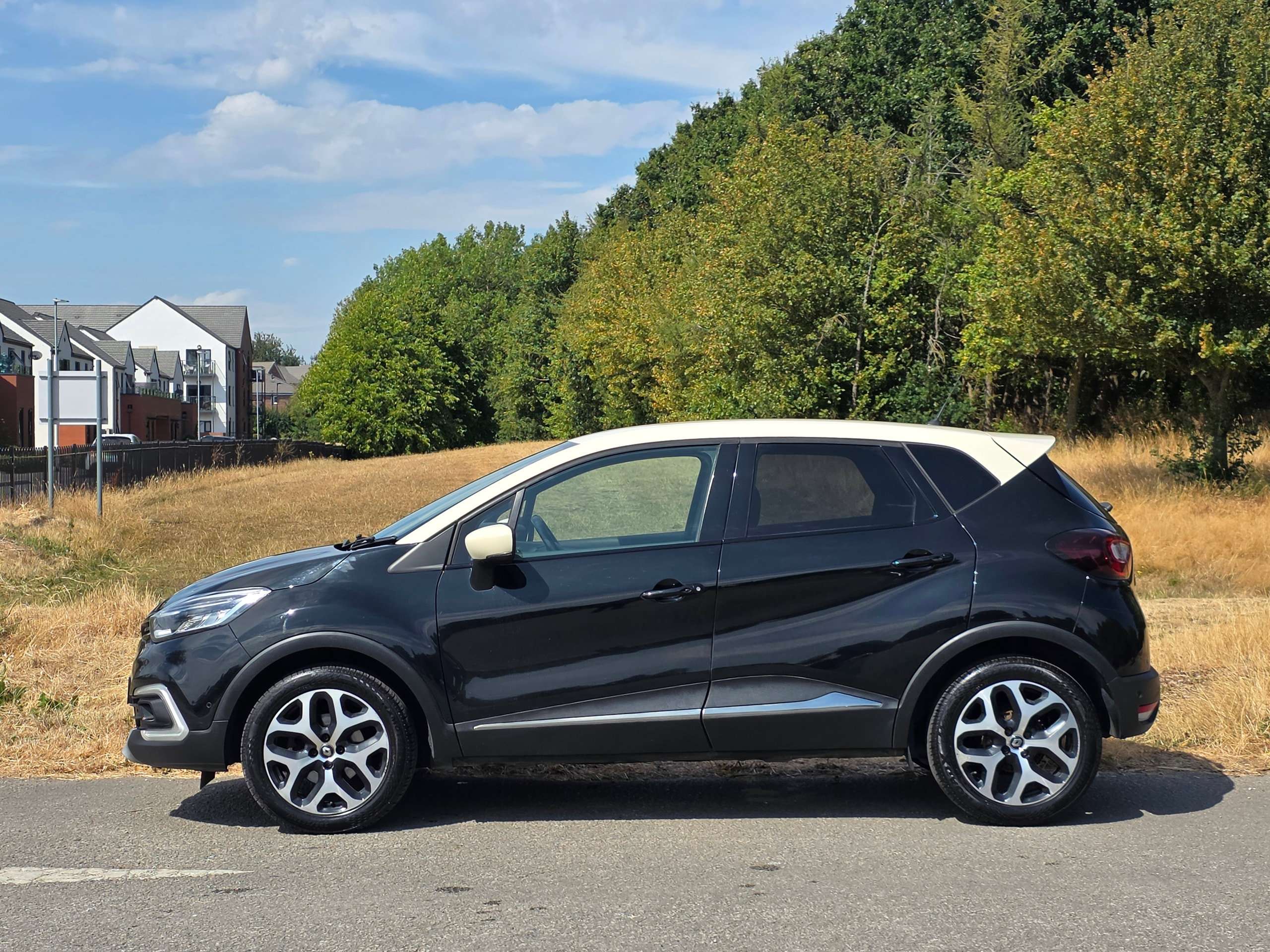 A 2019 RENAULT CAPTUR 1.5 dCi ENERGY GT Line SUV 5dr Diesel Manual Euro 6 (s/s) (90 ps) A 2019 RENAULT CAPTUR 1.5 dCi ENERGY GT Line SUV 5dr Diesel Manual Euro 6 (s/s) (90 ps)