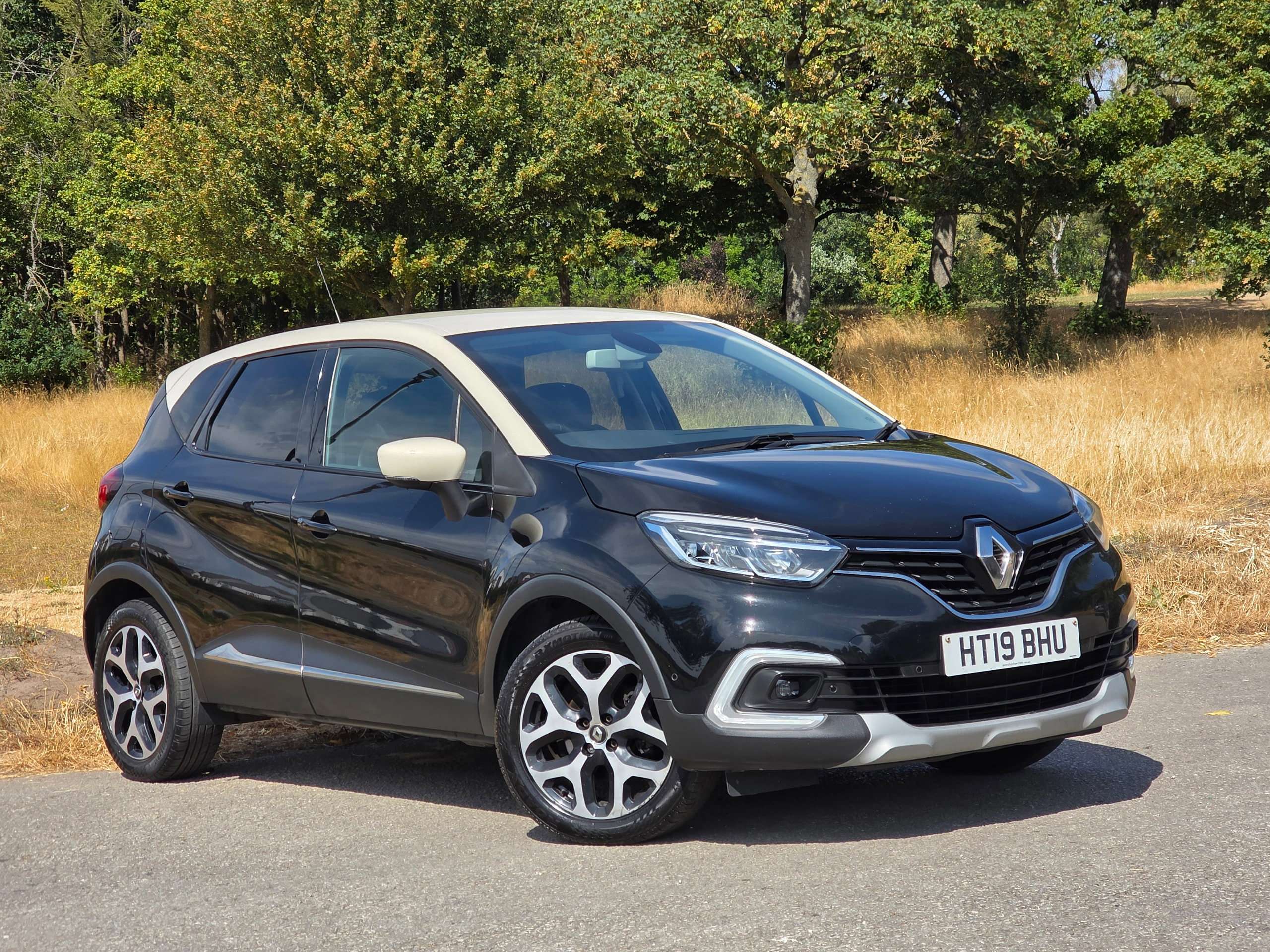A 2019 RENAULT CAPTUR 1.5 dCi ENERGY GT Line SUV 5dr Diesel Manual Euro 6 (s/s) (90 ps) A 2019 RENAULT CAPTUR 1.5 dCi ENERGY GT Line SUV 5dr Diesel Manual Euro 6 (s/s) (90 ps)