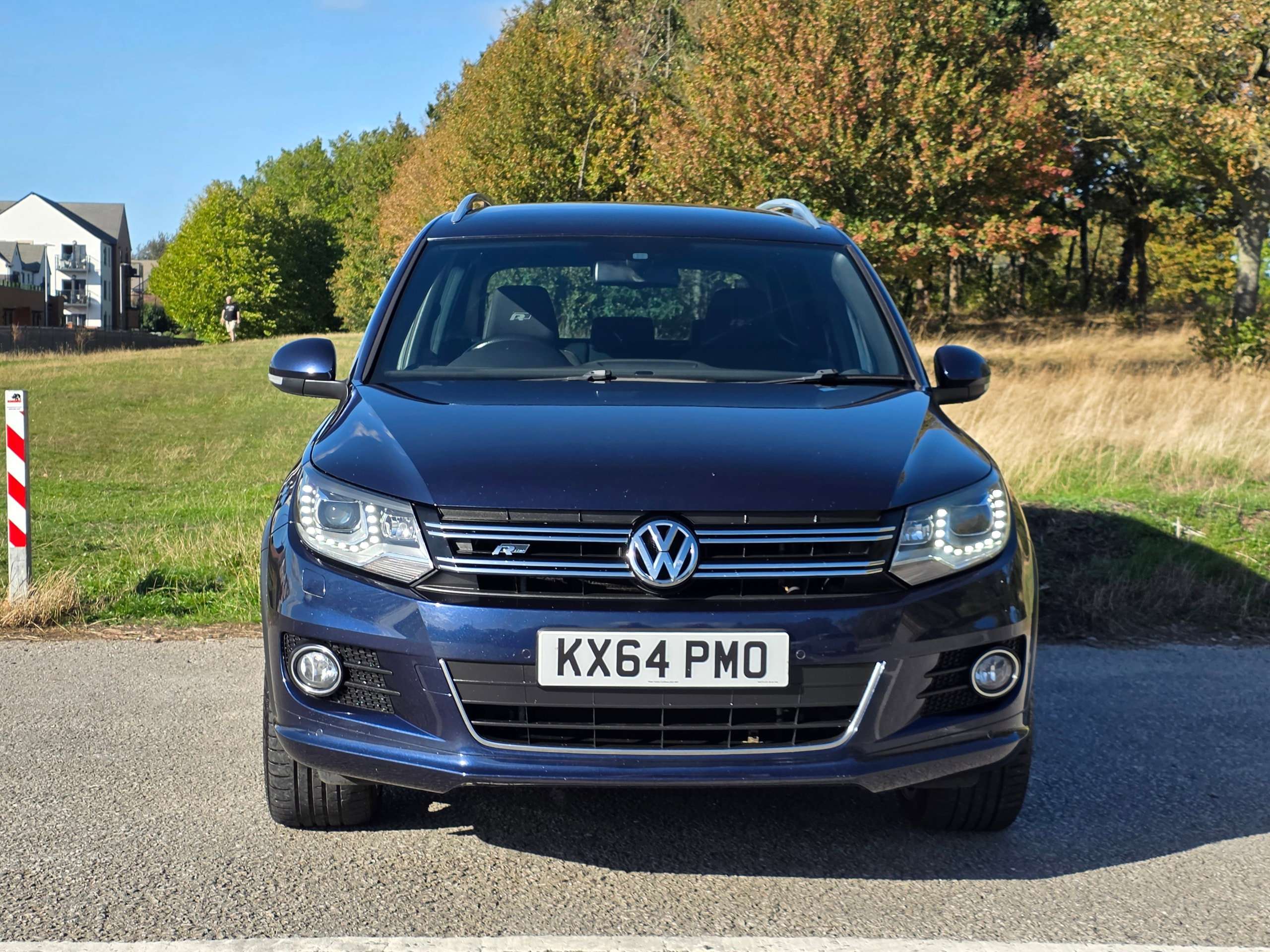 A 2014 VOLKSWAGEN TIGUAN 2.0 TDI BlueMotion Tech R-Line SUV 5dr Diesel Manual 4WD Euro 5 (s/s) (Nav) (177 ps) A 2014 VOLKSWAGEN TIGUAN 2.0 TDI BlueMotion Tech R-Line SUV 5dr Diesel Manual 4WD Euro 5 (s/s) (Nav) (177 ps)