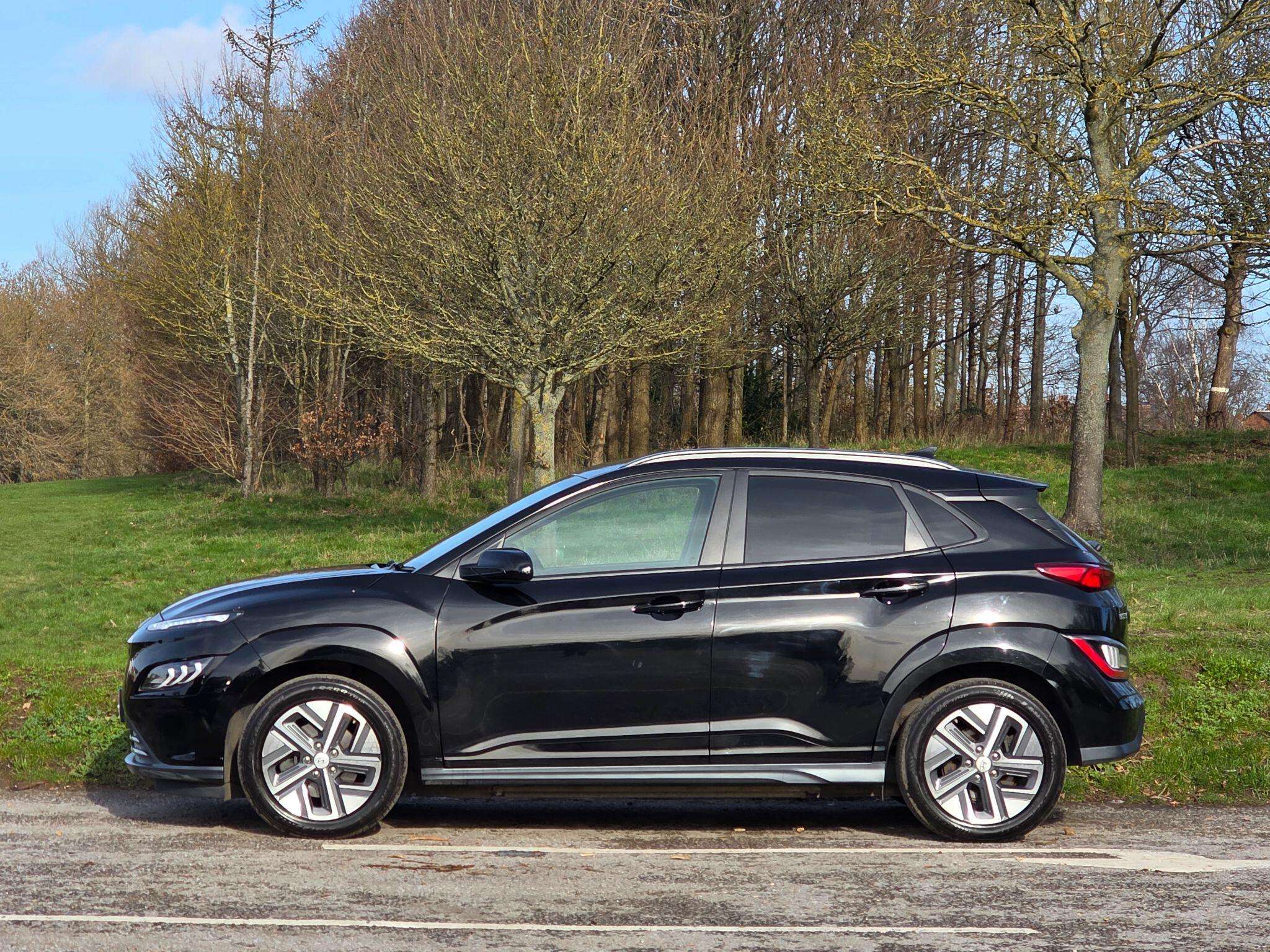 A 2021 HYUNDAI KONA 64kWh Premium Auto 5dr (10.5kW Charger) A 2021 HYUNDAI KONA 64kWh Premium Auto 5dr (10.5kW Charger)